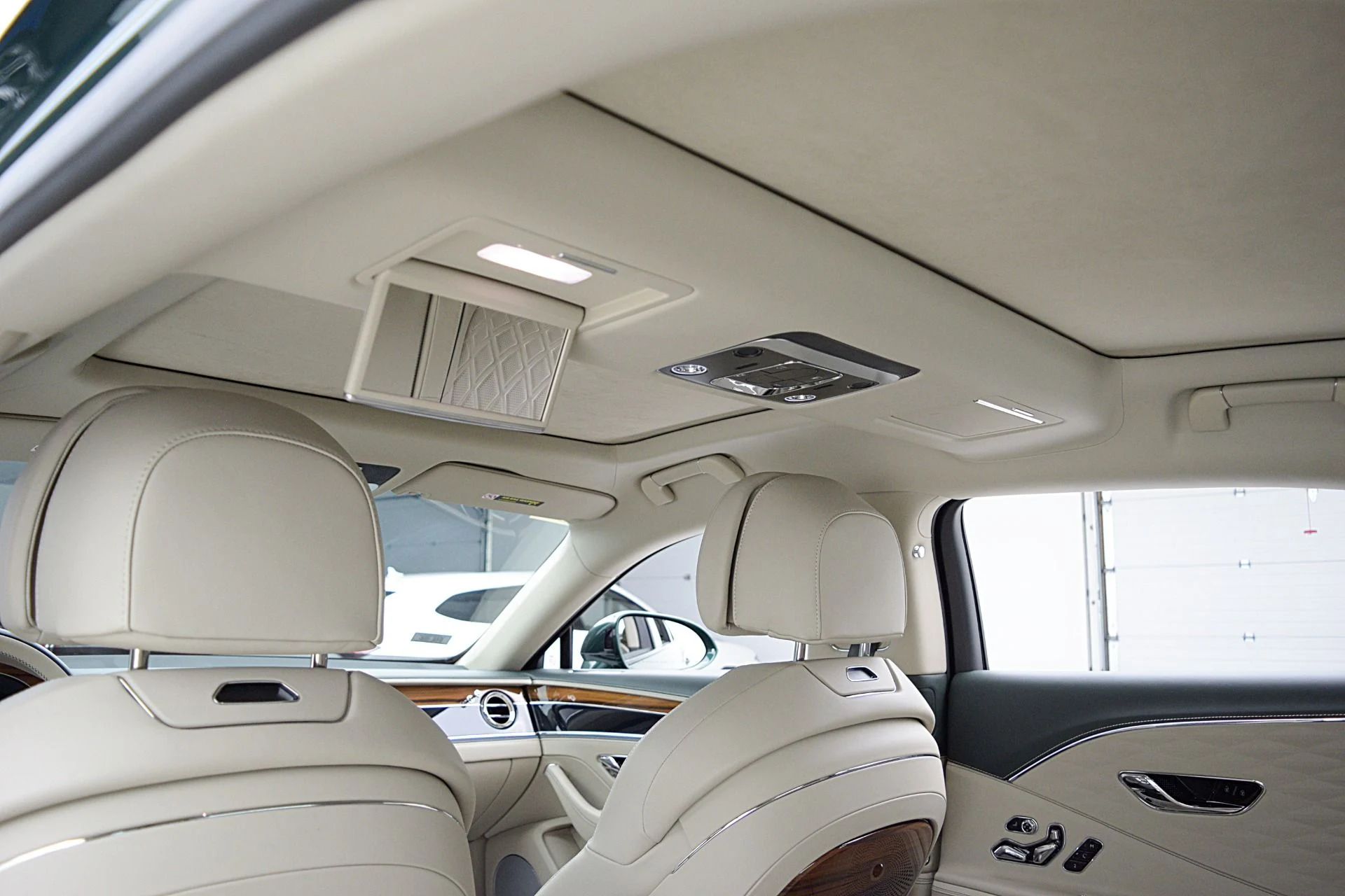 mph025_2272377532_Used_2022_Bentley_Flying_Spur_V8_d9133fadc3