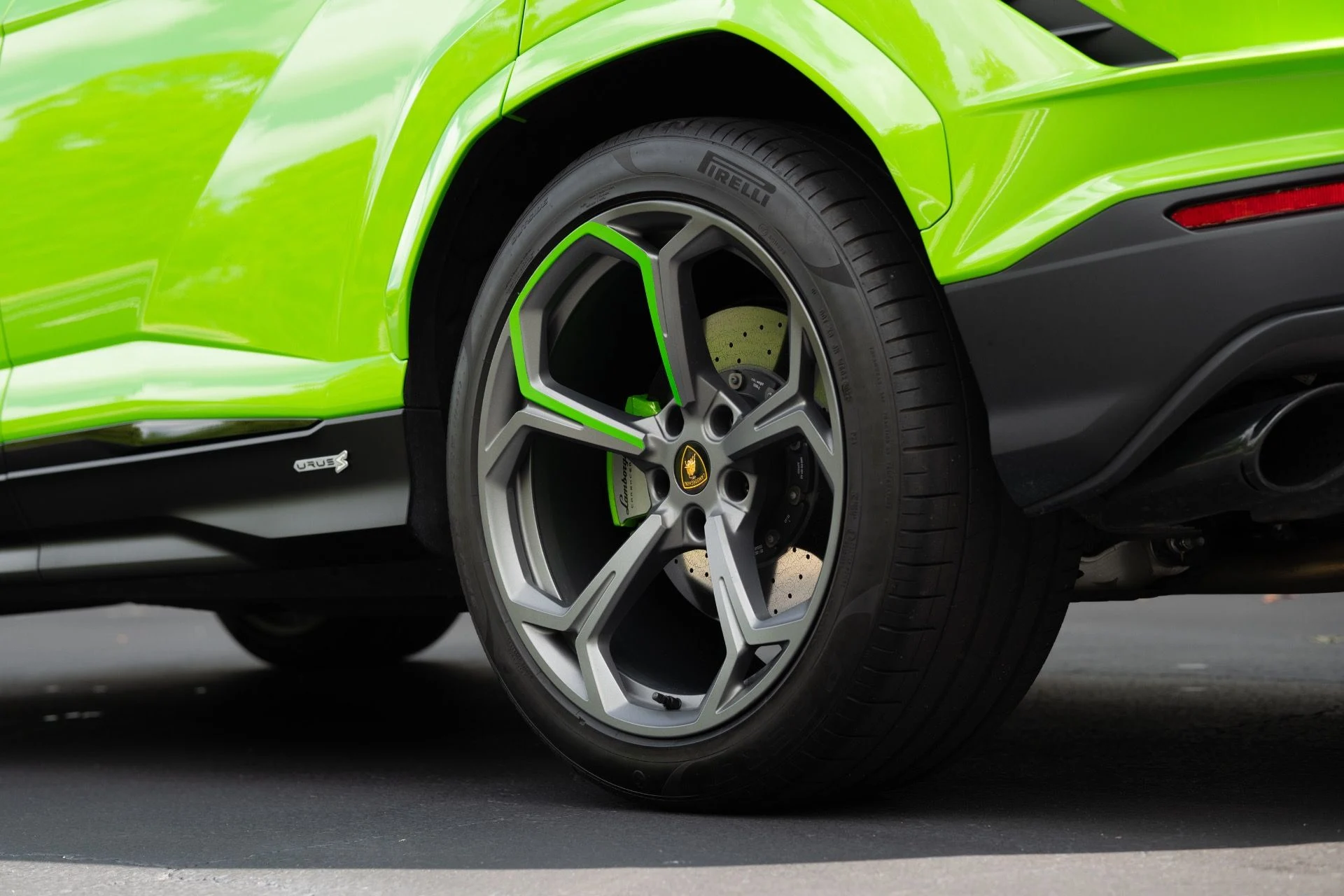 mph025_2274564175_Used_2023_Lamborghini_Urus_S_1758835388_a9236e0192