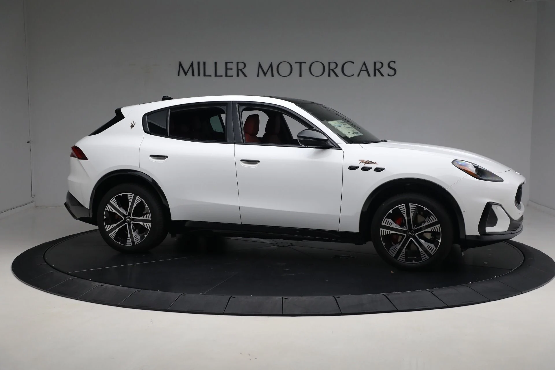 mph025_2278449811_New_2025_Maserati_Grecale_Folgore_71df6be152