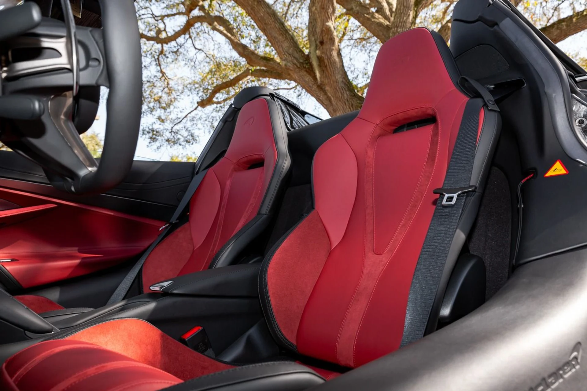 mph025_2278973991_420_p26_l_6540c21f33