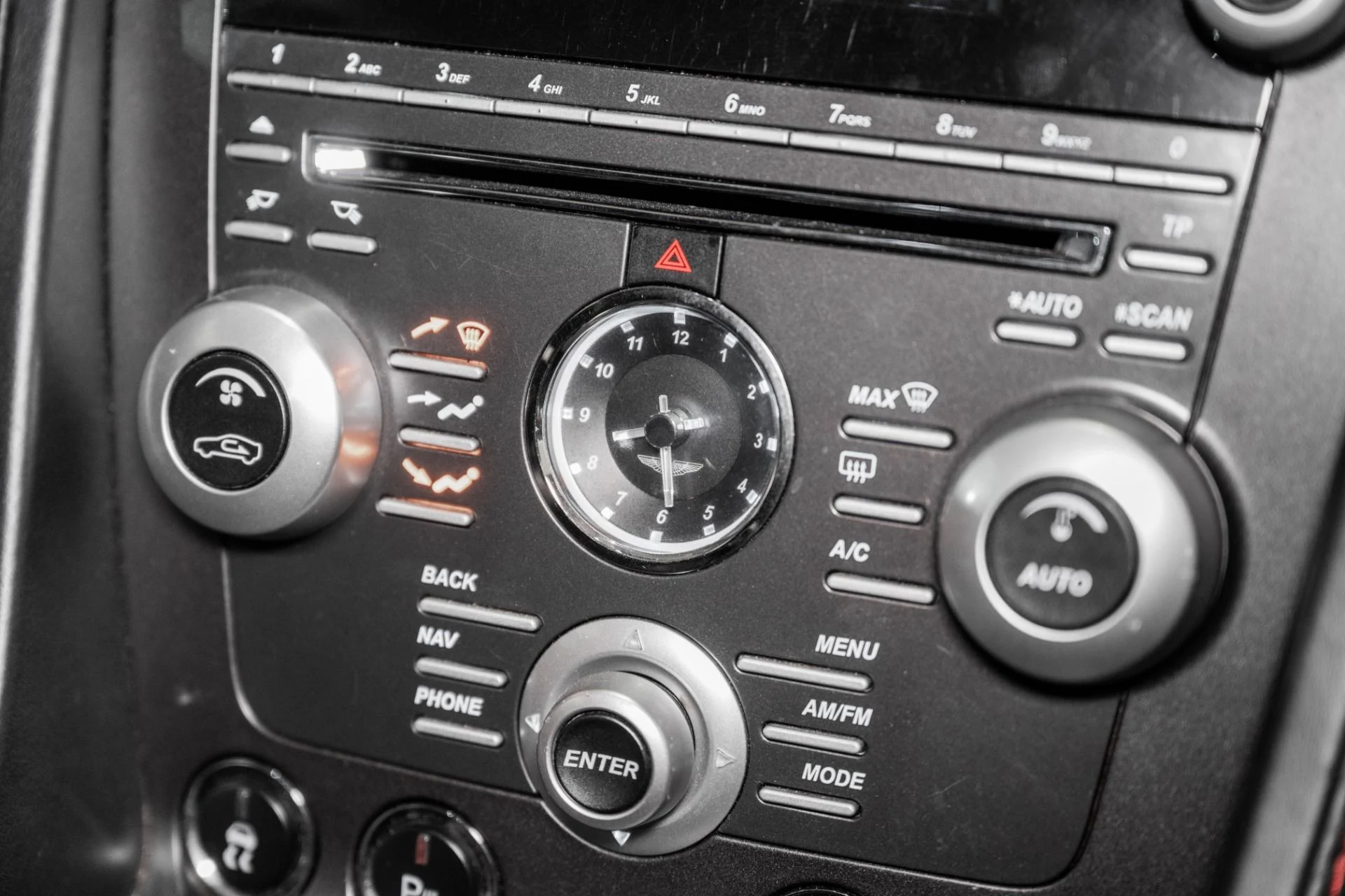 mph025_2279334945_Used_2009_Aston_Martin_V8_Vantage_1772034364_ea56fc0685