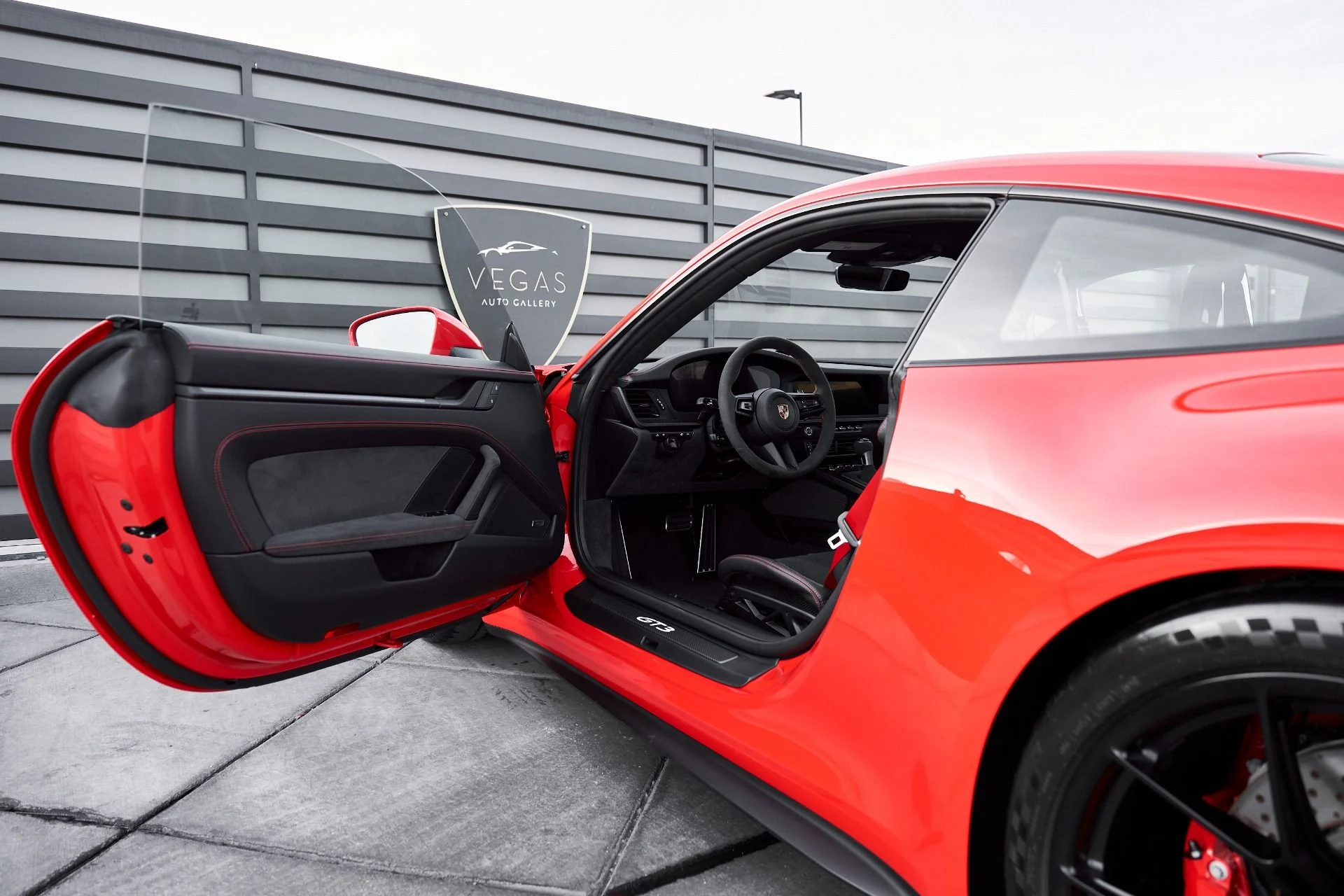 mph025_2280481744_Used_2025_Porsche_911_GT_3_1766514436_34eebb38d9