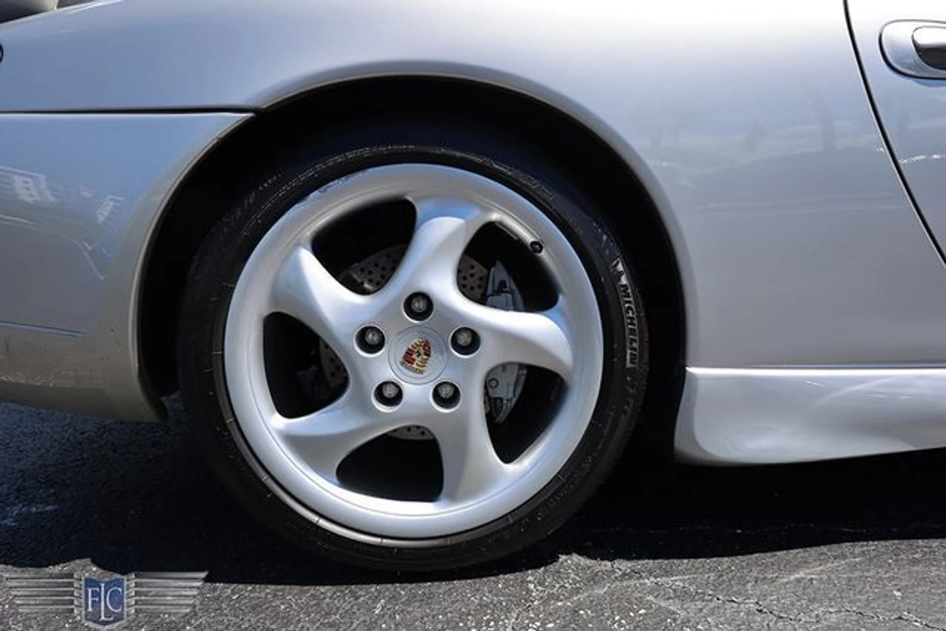 mph025_2285423868_used_2000_porsche_911_carrera_2drcarrera4coupewtiptronic_6305_23086843_30_640_90d8fd4a52