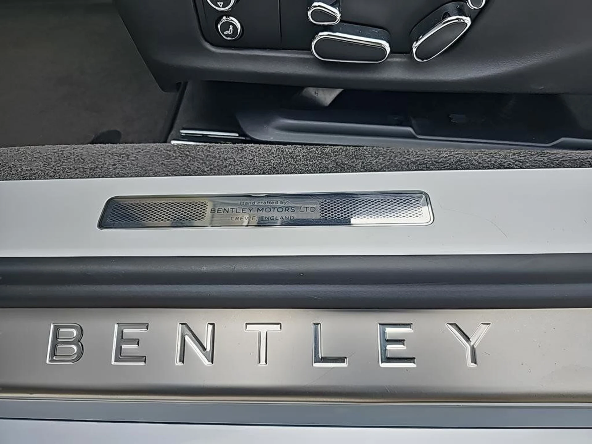 mph025_2291479607_09f4047e538c400bbe2880e437733146_12b4352ea8