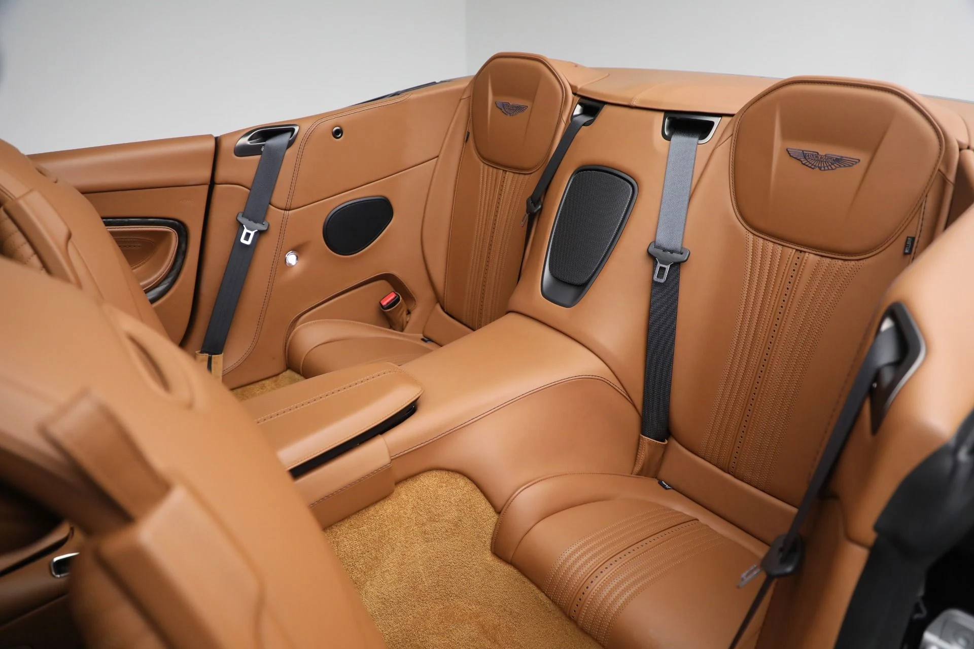 mph025_2299405694_Used_2022_Aston_Martin_DB_11_Volante_83fbce7712
