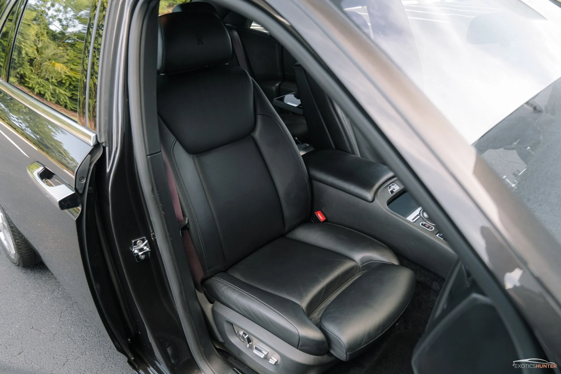 mph025_2313441073_Used_2015_Rolls_Royce_Ghost_w_Rear_Theatre_Picnic_Tables_1754343563_2e283b4df9