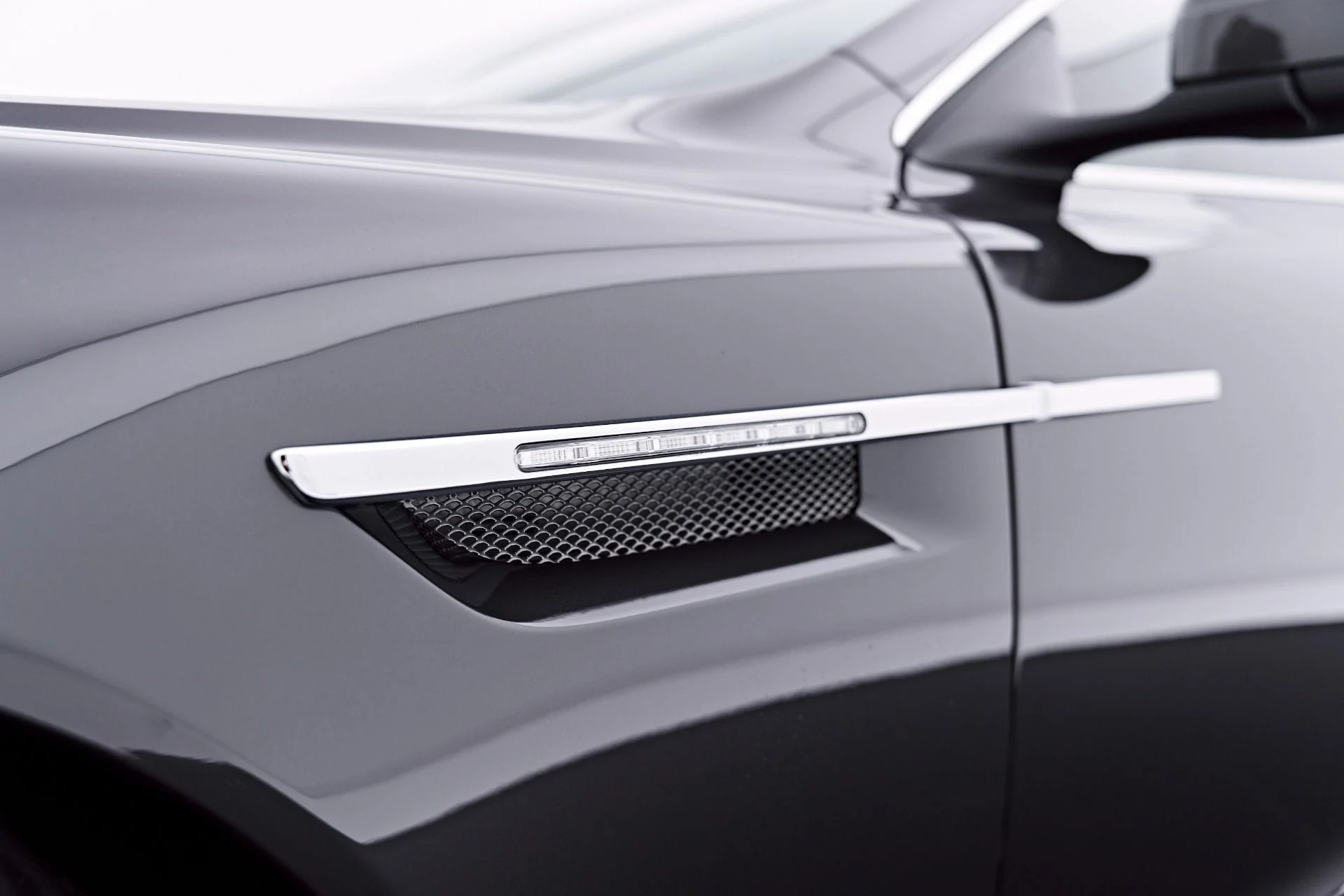 mph025_2325913286_Used_2014_Aston_Martin_DB_9_Base_1780969033_06cfcc54ba