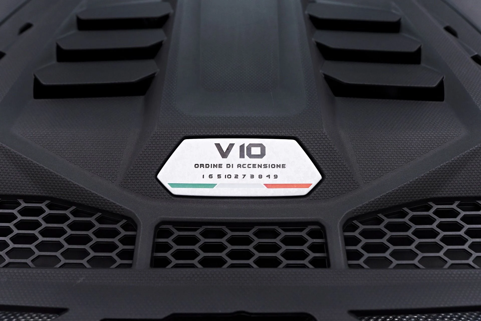 mph025_2327719865_Used_2022_Lamborghini_Huracan_EVO_Base_1752781637_eb8794750a