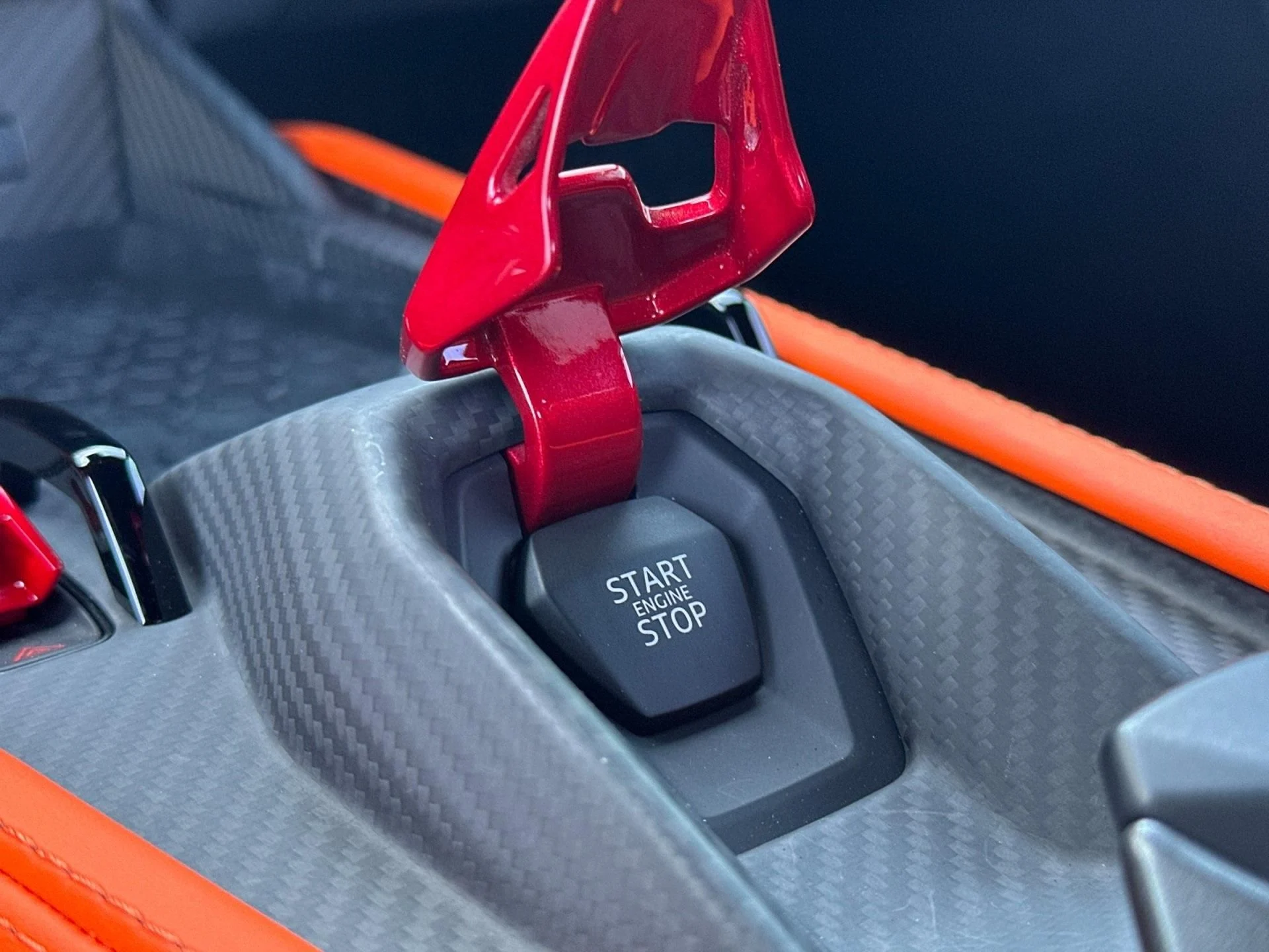 mph025_2333079121_Used_2024_Lamborghini_Revuelto_1756303829_544a186e9d