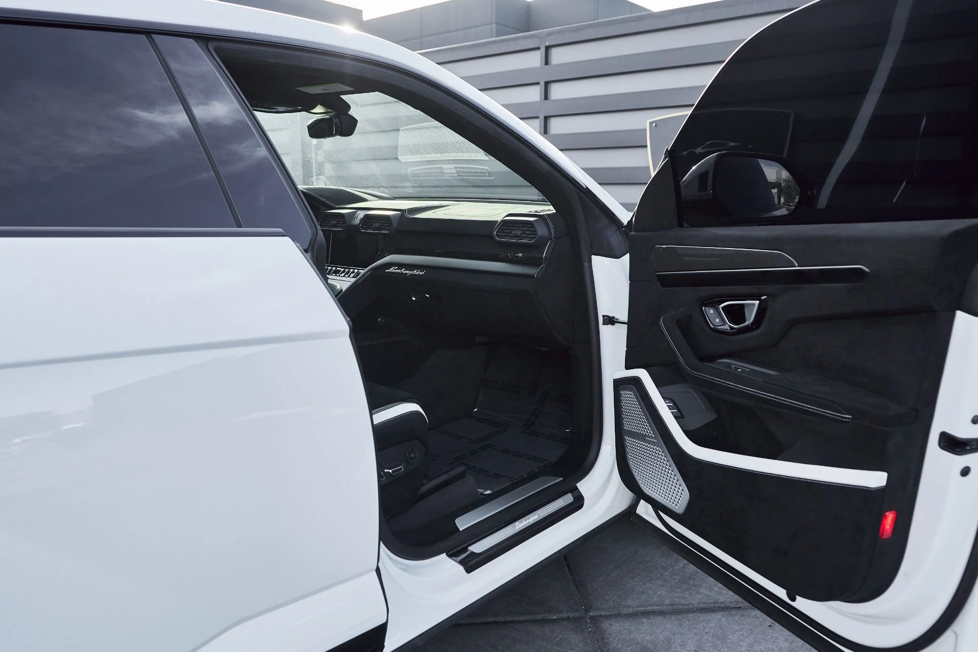 mph025_2336310903_Used_2024_Lamborghini_Urus_Performante_1764730696_b7912f3720