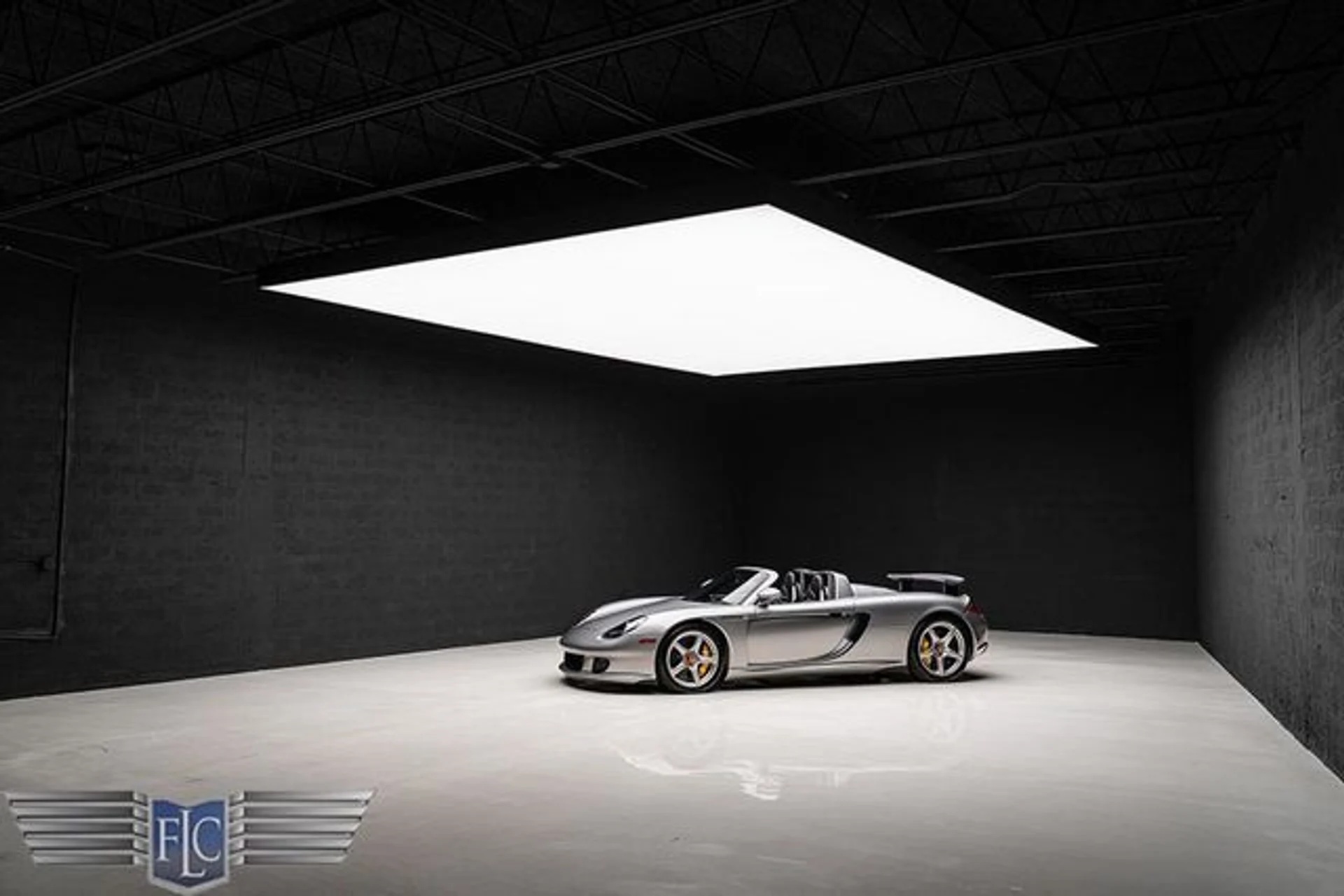 mph025_2337234144_used_2005_porsche_carrera_gt_2drcarrera_9689_23058550_30_640_21ca548fda