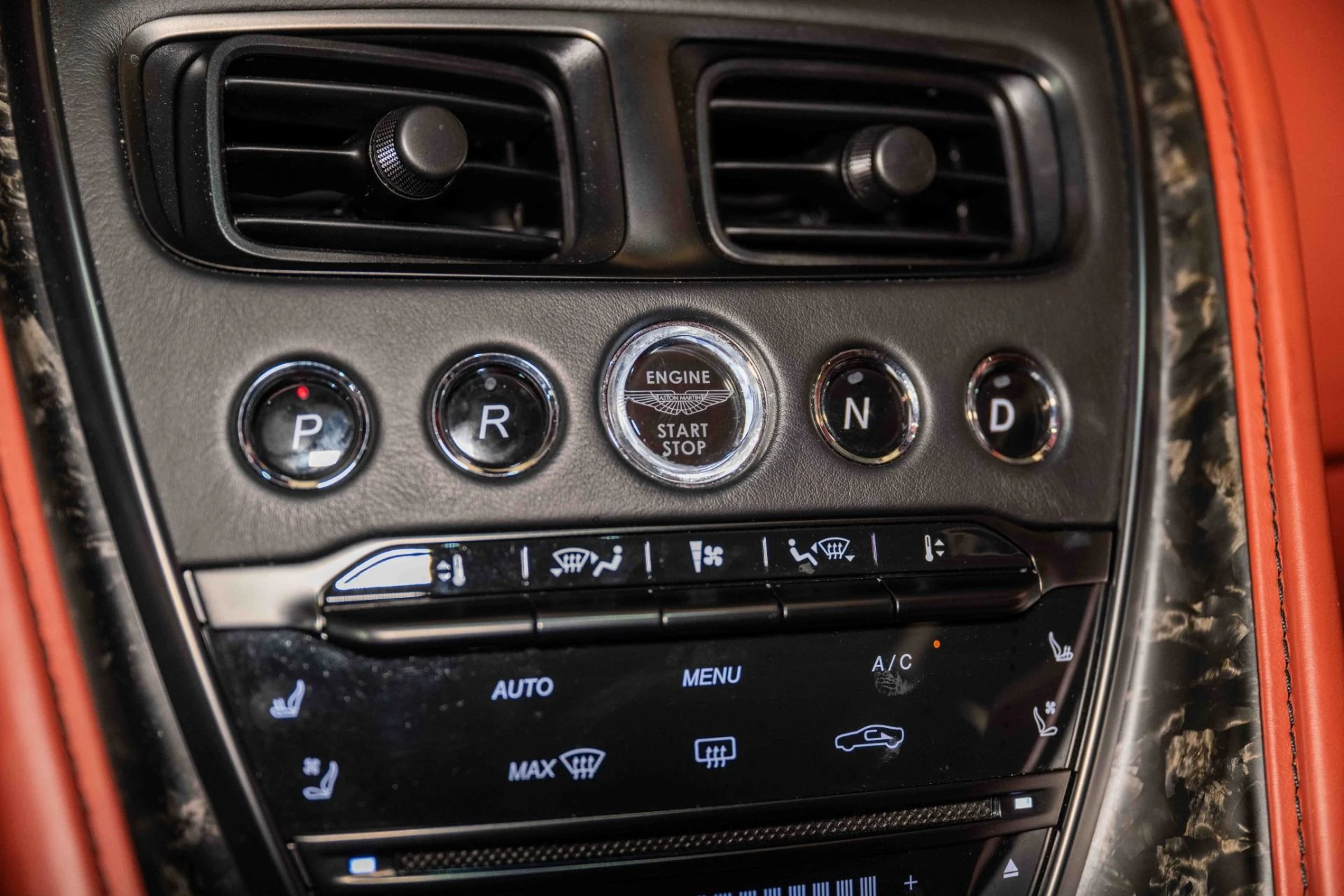 mph025_2349756639_Used_2019_Aston_Martin_DBS_Superleggera_1726670802_1943795d27