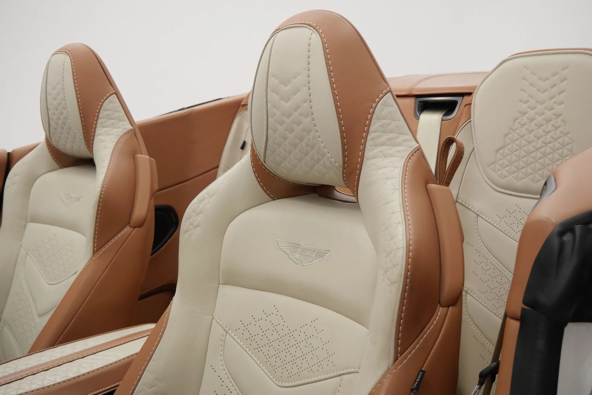 mph025_235863415_Used_2022_Aston_Martin_DBS_Superleggera_Volante_715_Horsepower_Low_Miles_Two_Tone_Interior_1780071319_2a9eb9a7b3