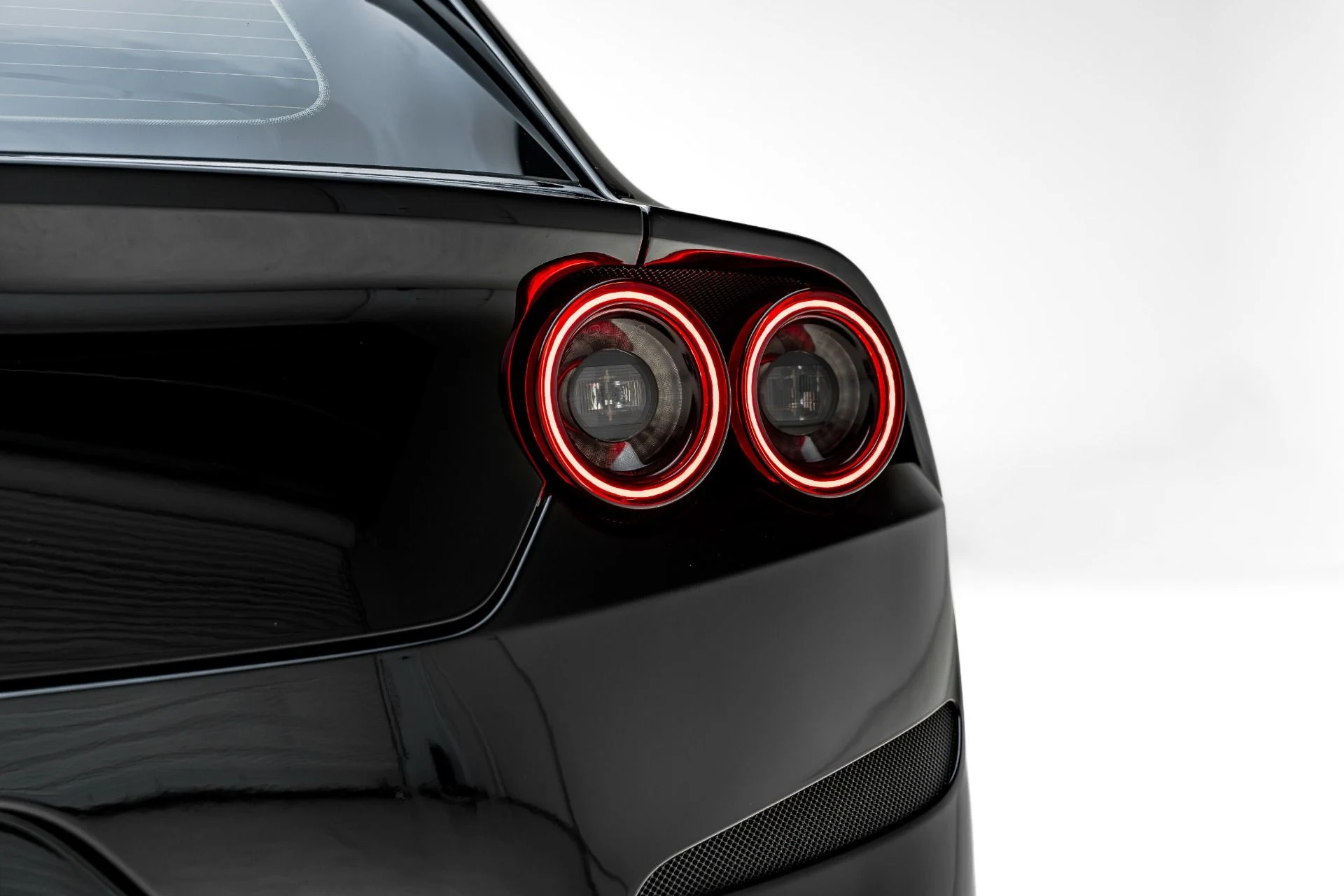 mph025_2359233644_Used_2018_Ferrari_GTC_4_Lusso_T_1783036210_65ae032418