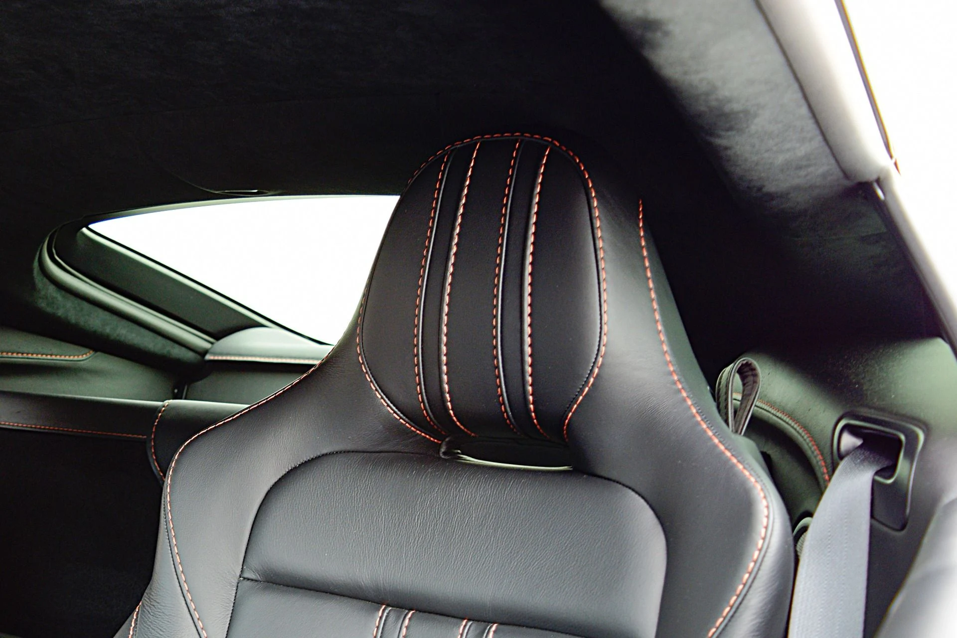 mph025_235968150_Used_2020_Aston_Martin_Vantage_Coupe_42818e534f