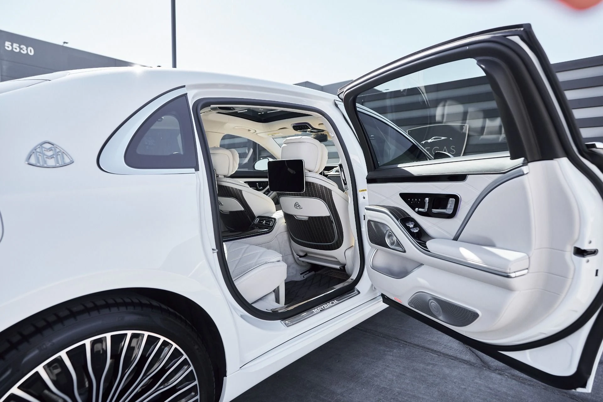 mph025_2365058509_Used_2025_Mercedes_Benz_S_Class_Maybach_S_680_1761611078_de52c92862