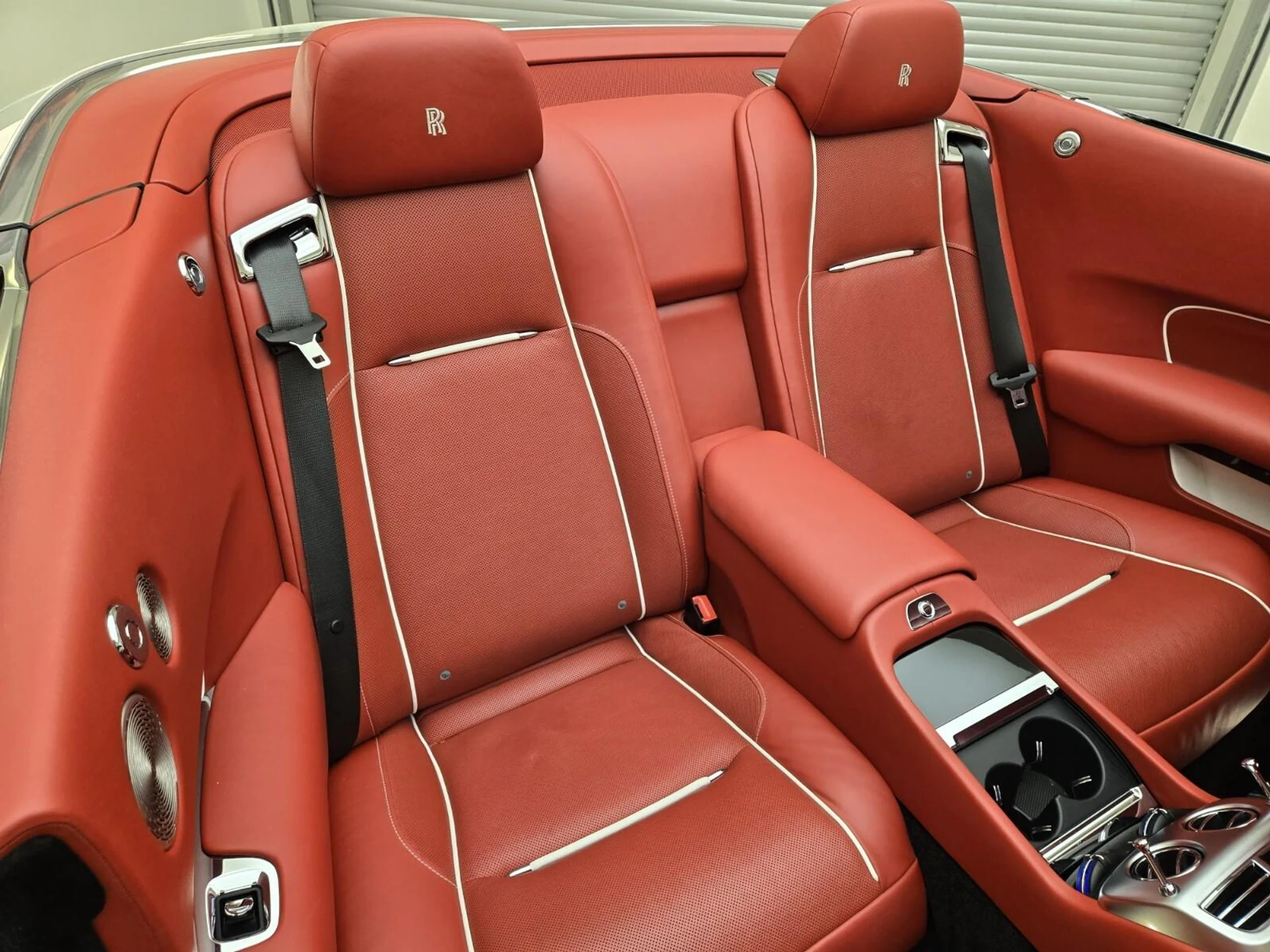 mph025_2371271348_Used_2017_Rolls_Royce_Dawn_1765004119_0cfa0de6f5