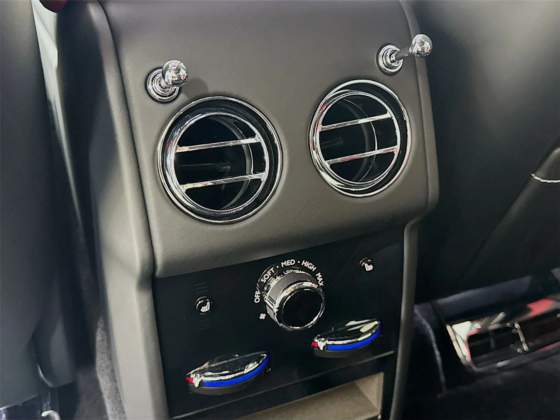 mph025_2391888980_3819e7e93f523f6a444d924a57b0e19bx_e9349b36df