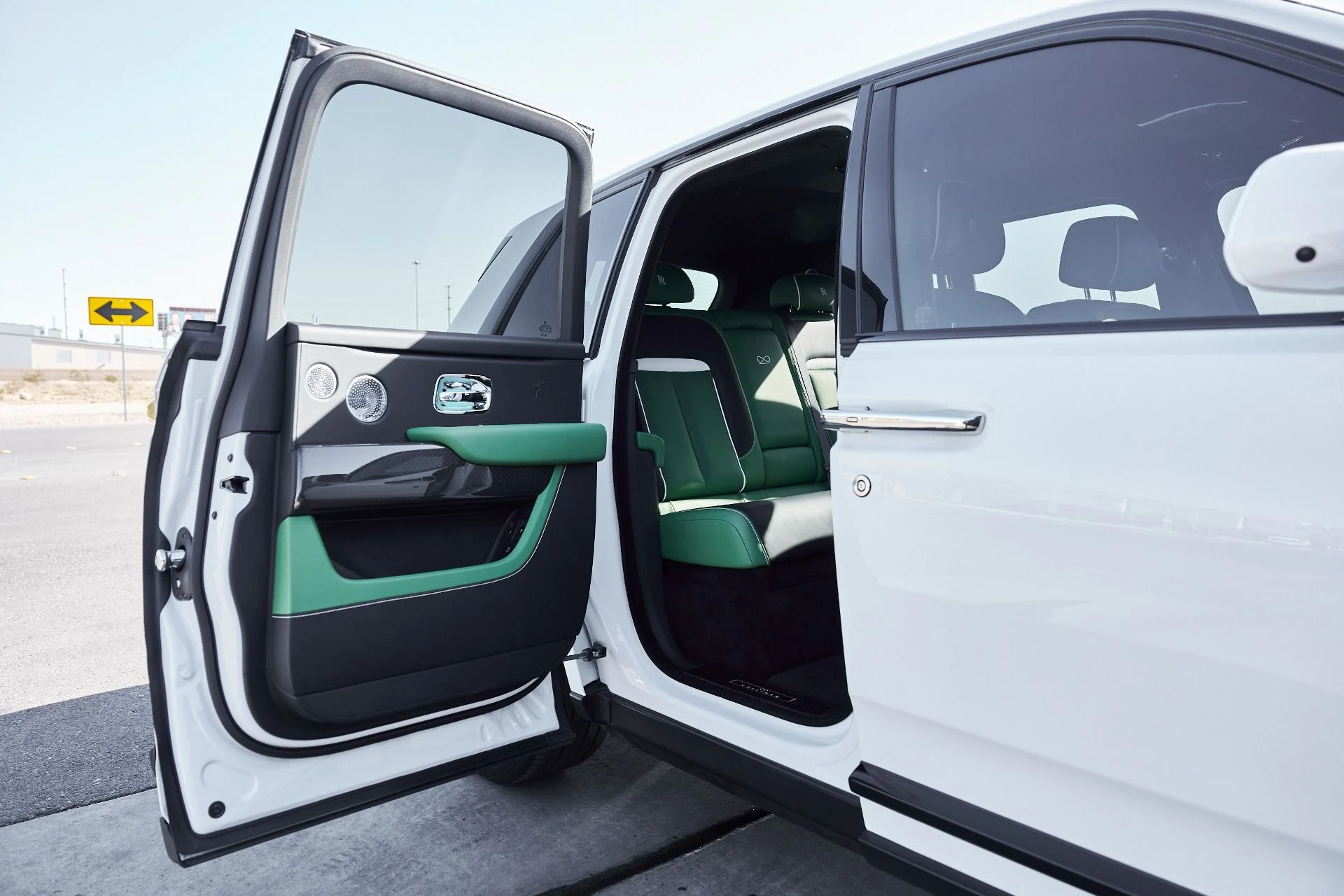 mph025_2391900336_Used_2023_Rolls_Royce_Cullinan_Black_Badge_1769736424_99b3f8aad1