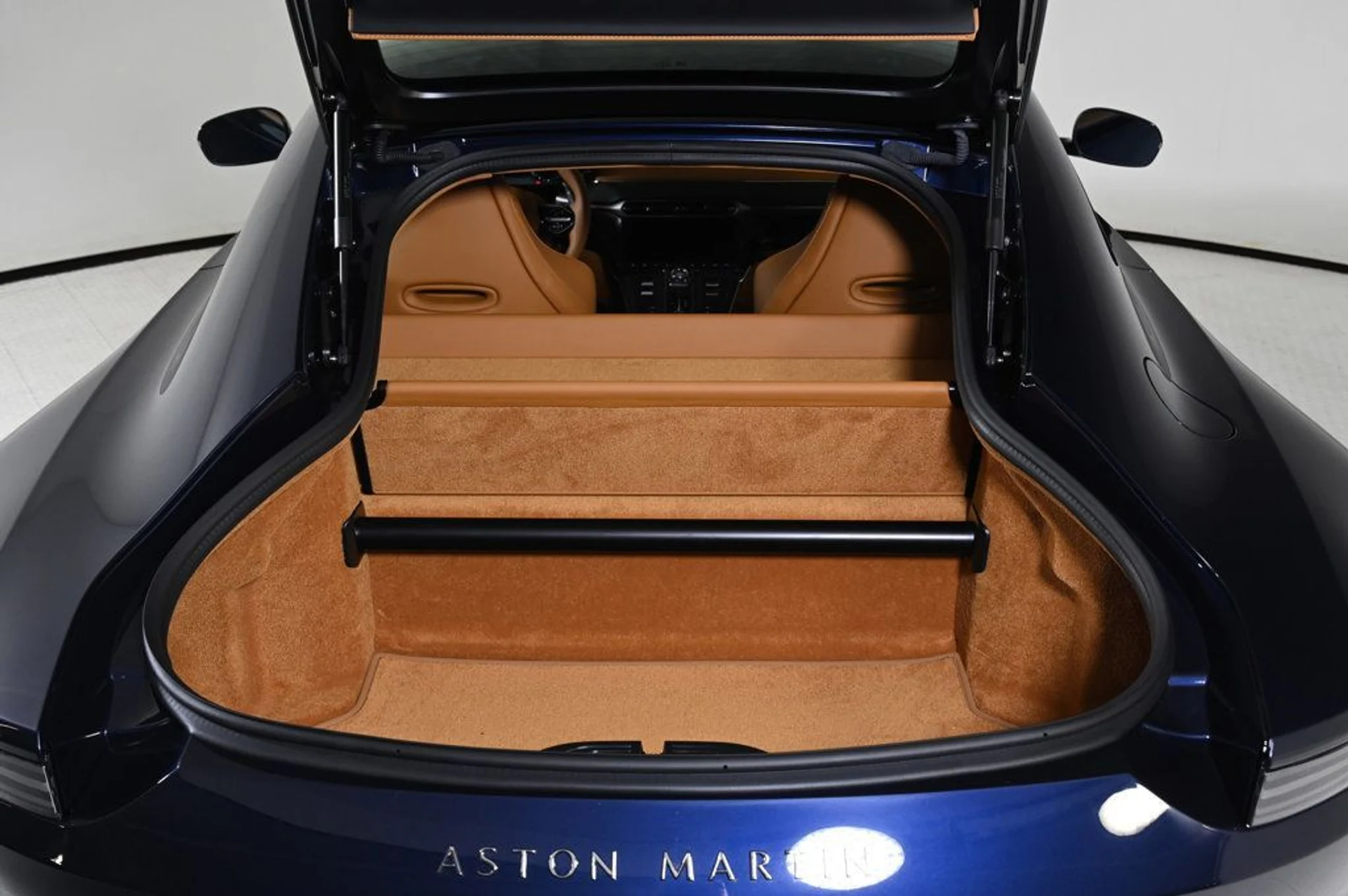 mph025_2398780454_new_2026_aston_martin_vantage_11350_22933587_25_1024_a88856538f