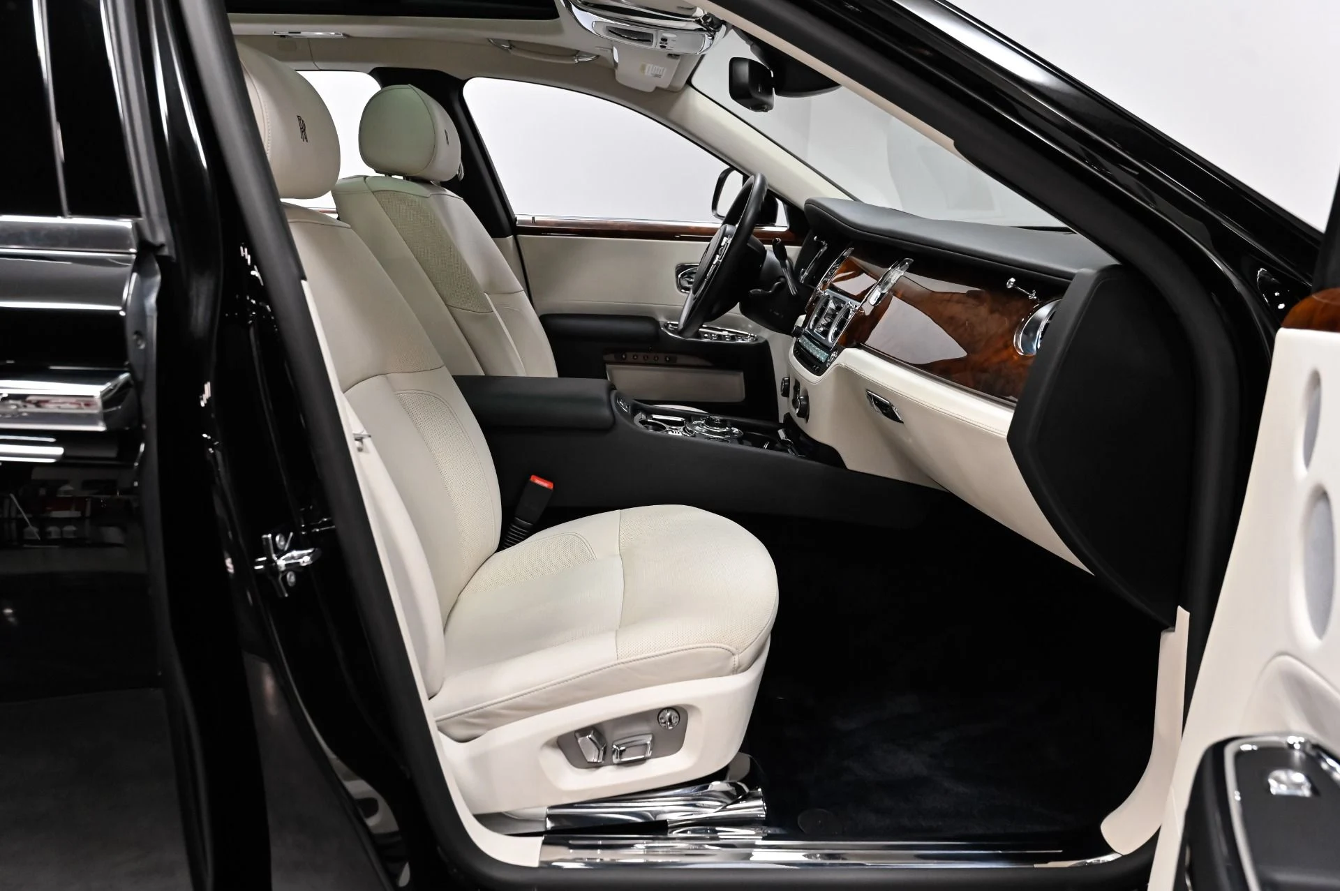 mph025_2403551845_Used_2012_Rolls_Royce_Ghost_Base_1789141578_62e42c4e75