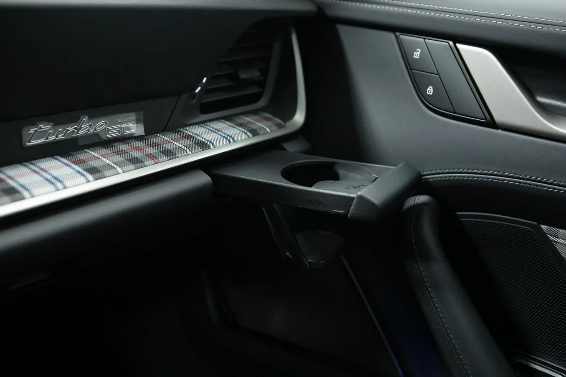 mph025_2403661773_a6400dbb85602a07b21f7633c19177dax_07f165711b