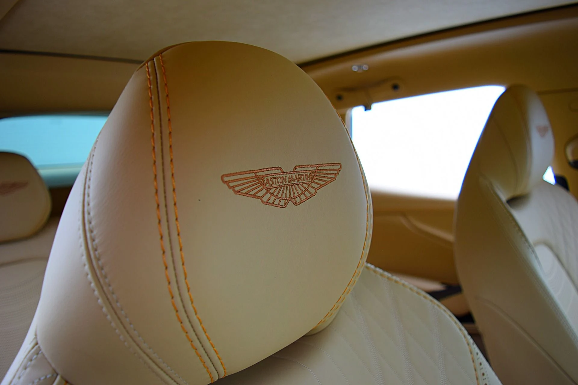 mph025_2406208870_Used_2023_Aston_Martin_DBX_707_cce50cdaee