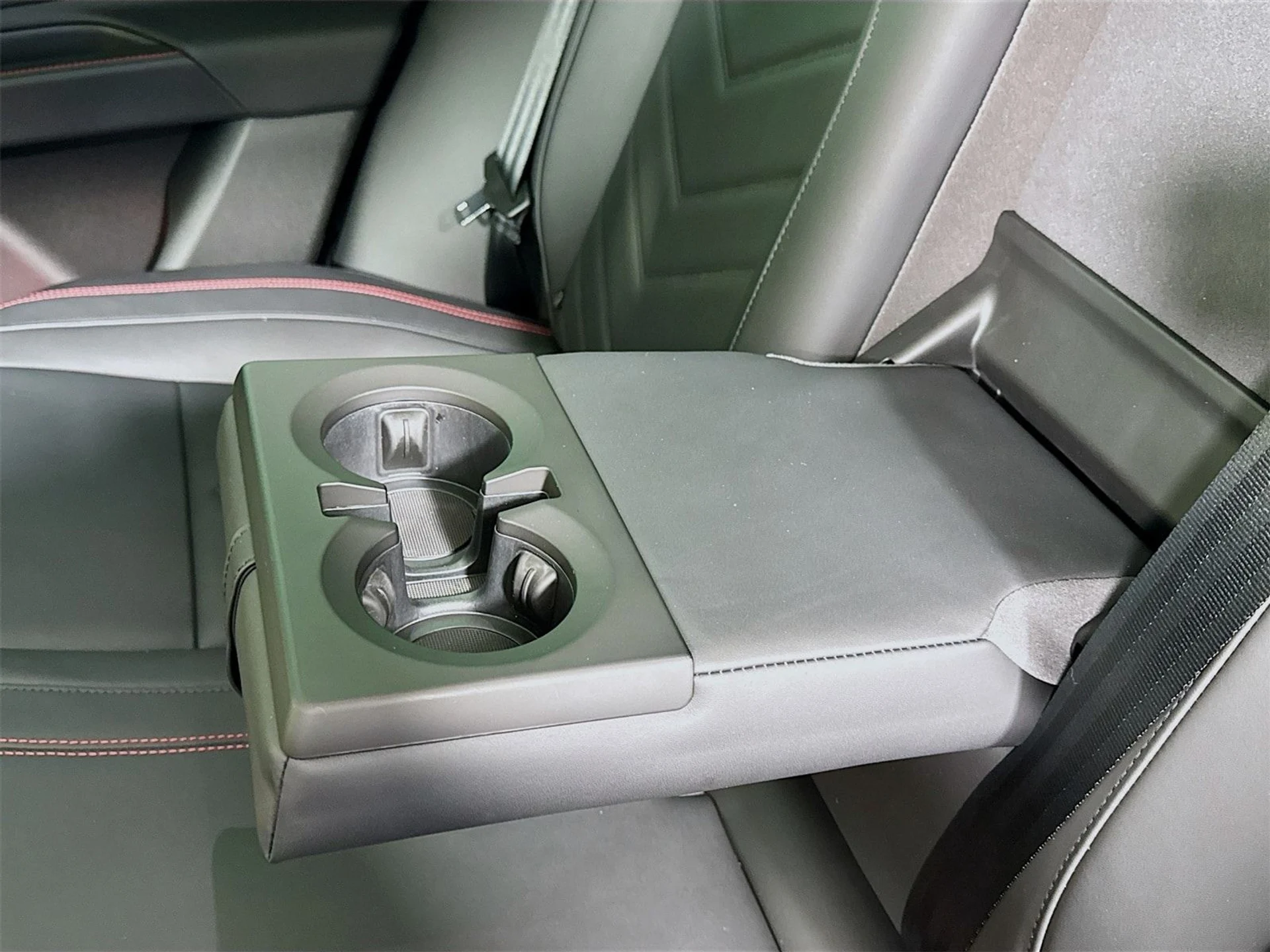 mph025_2406547756_c6c93b0e999e9a90eb05ac5e3e393a28x_10f45db91f