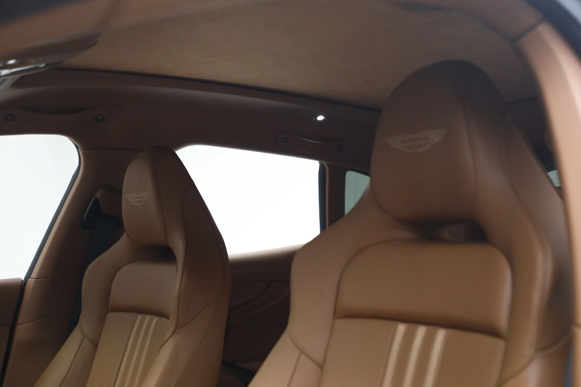 mph025_2407557558_New_2026_Aston_Martin_DBX_707_1767986603_0ced88c765