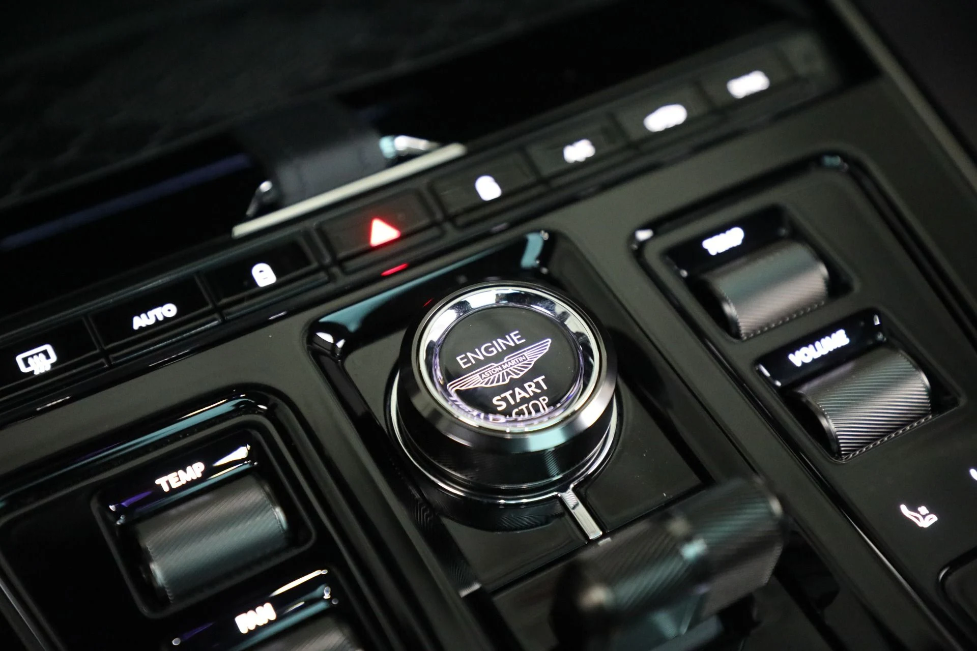 mph025_241263477_New_2025_Aston_Martin_DBX_707_a957d278fe