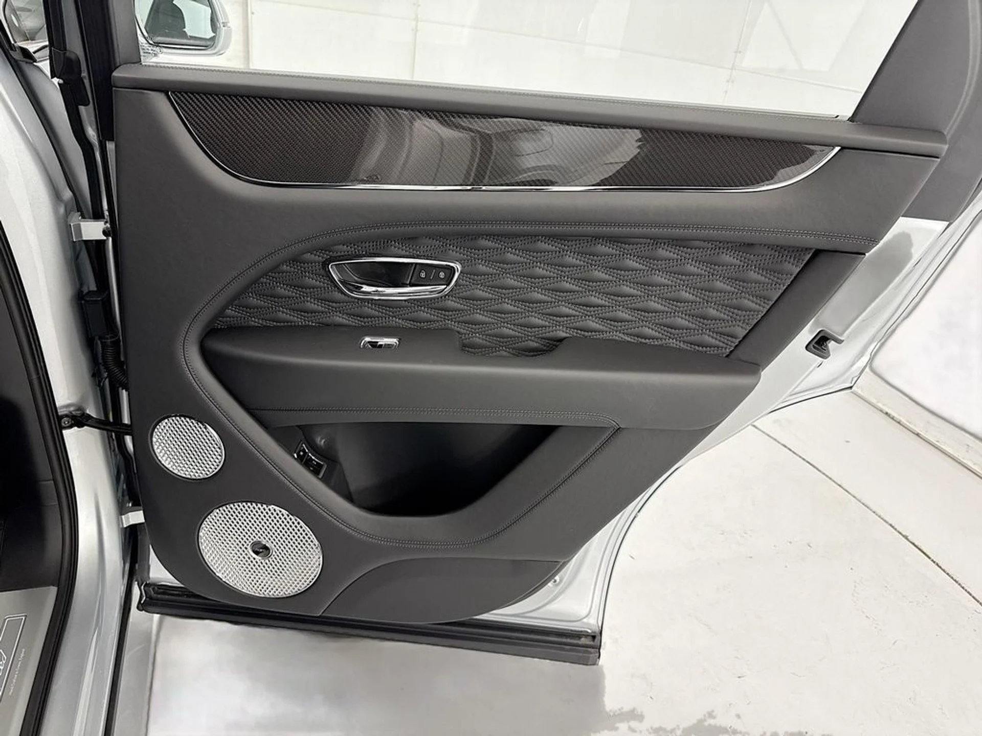 mph025_2414111076_new_2026_bentley_bentayga_8119_23011289_26_1024_8ef8031e11