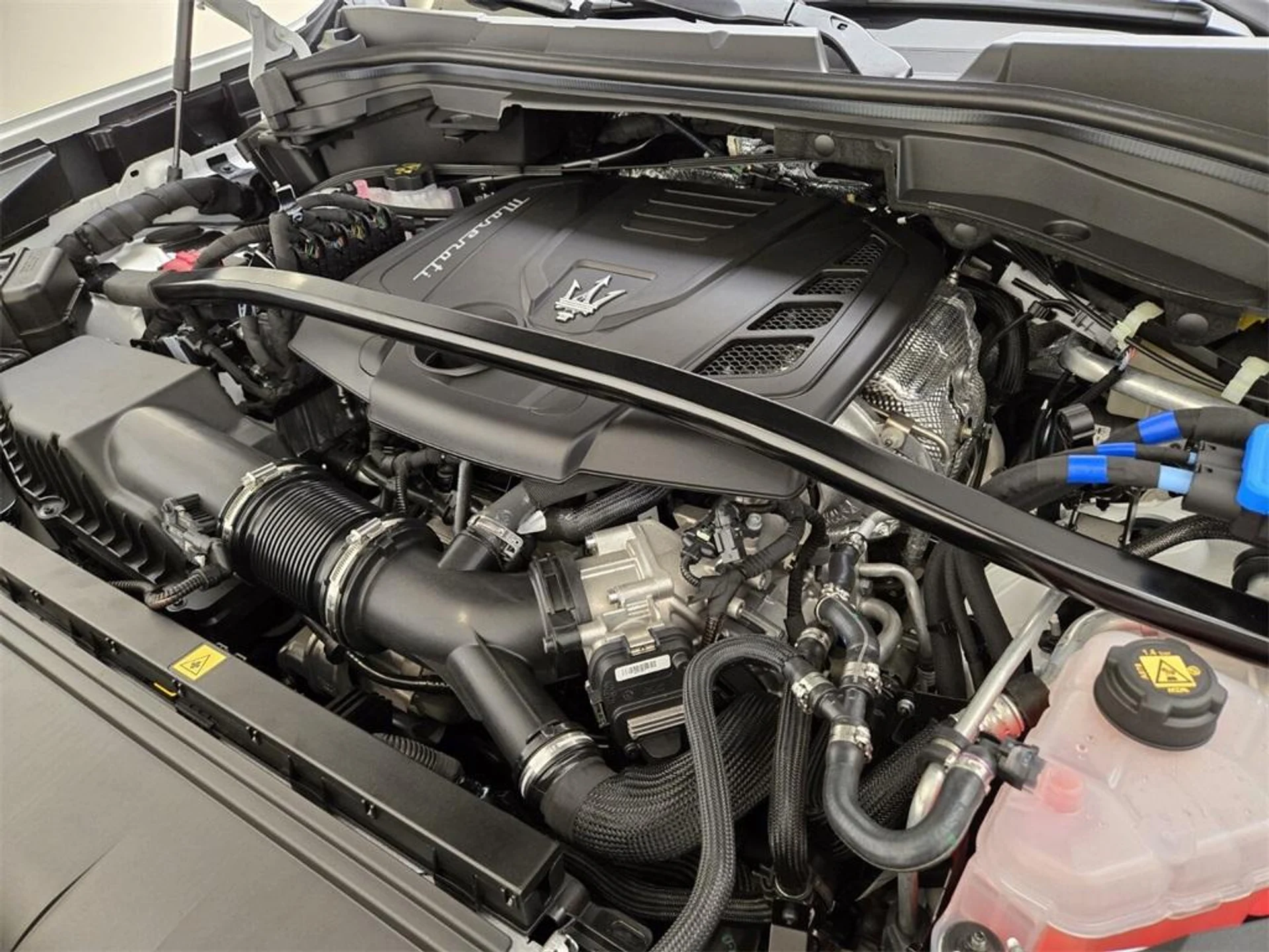 mph025_2414367994_Used_2024_Maserati_Grecale_GT_1718809575_002945cf70