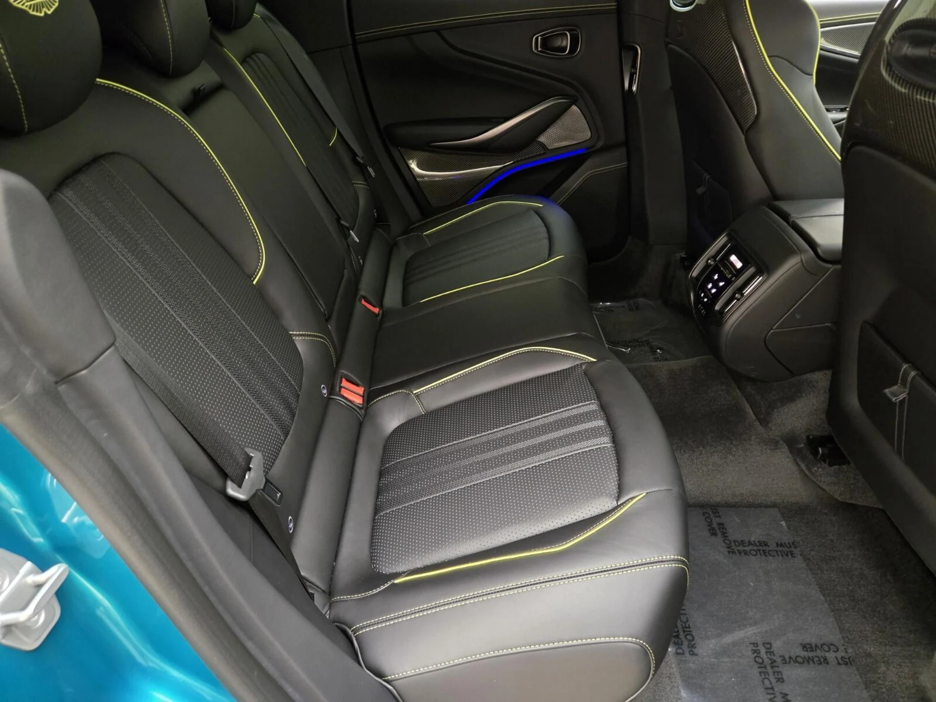 mph025_2421677782_New_2025_Aston_Martin_DBX_707_1753422060_c299ddd4f2