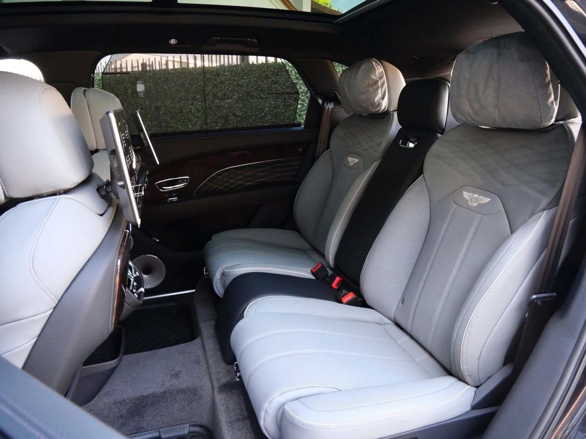 mph025_2423811638_dfd084fae7bf27b79ff9d9596413cad8x_dd7cd0475d