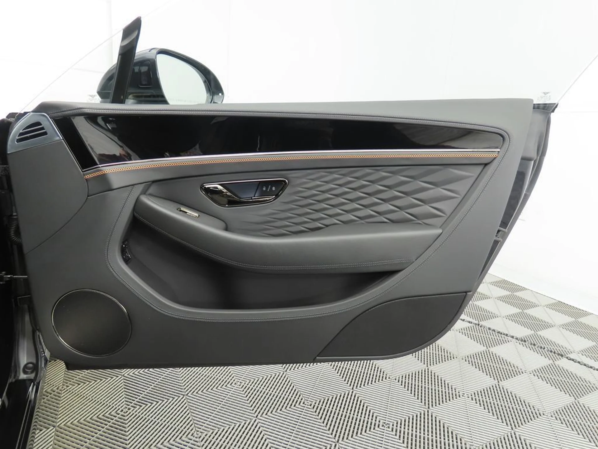 mph025_2425260263_new_2026_bentley_continental_gt_8119_22946845_26_1024_9af632566e