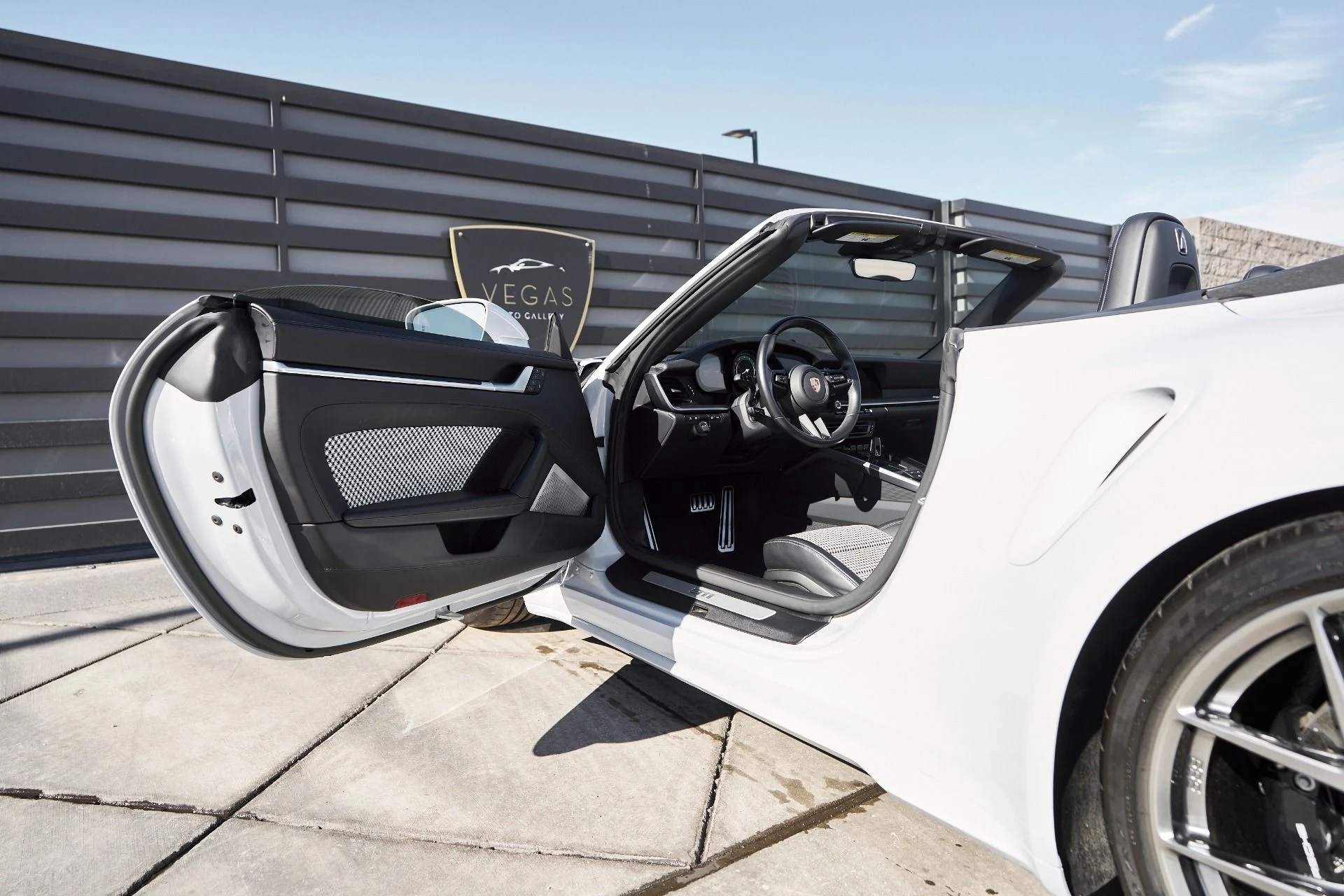 mph025_2432477228_Used_2023_Porsche_911_Turbo_S_1763676482_db4dfdc8a8