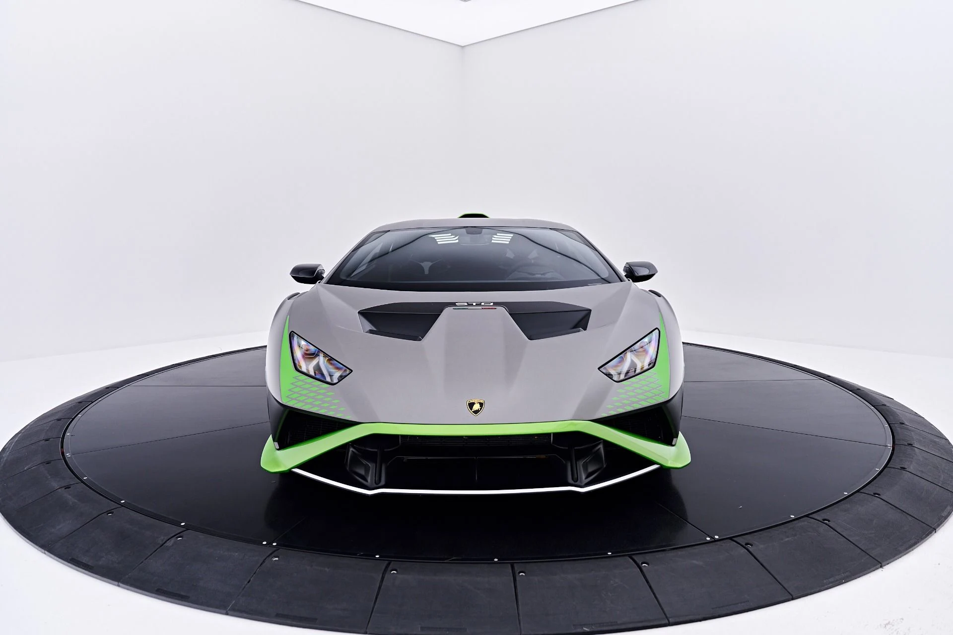 mph025_2435724226_Used_2023_Lamborghini_Huracan_STO_Base_1784576249_27bffef064