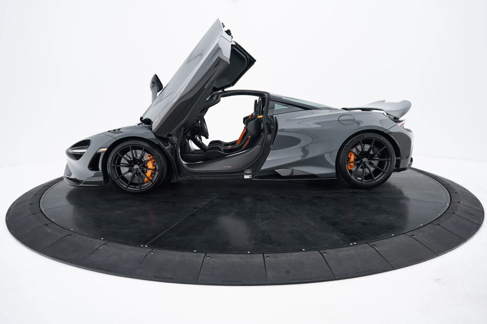 mph025_2439926630_Used_2021_Mc_Laren_765_LT_Base_1793123879_7d1e1ca033