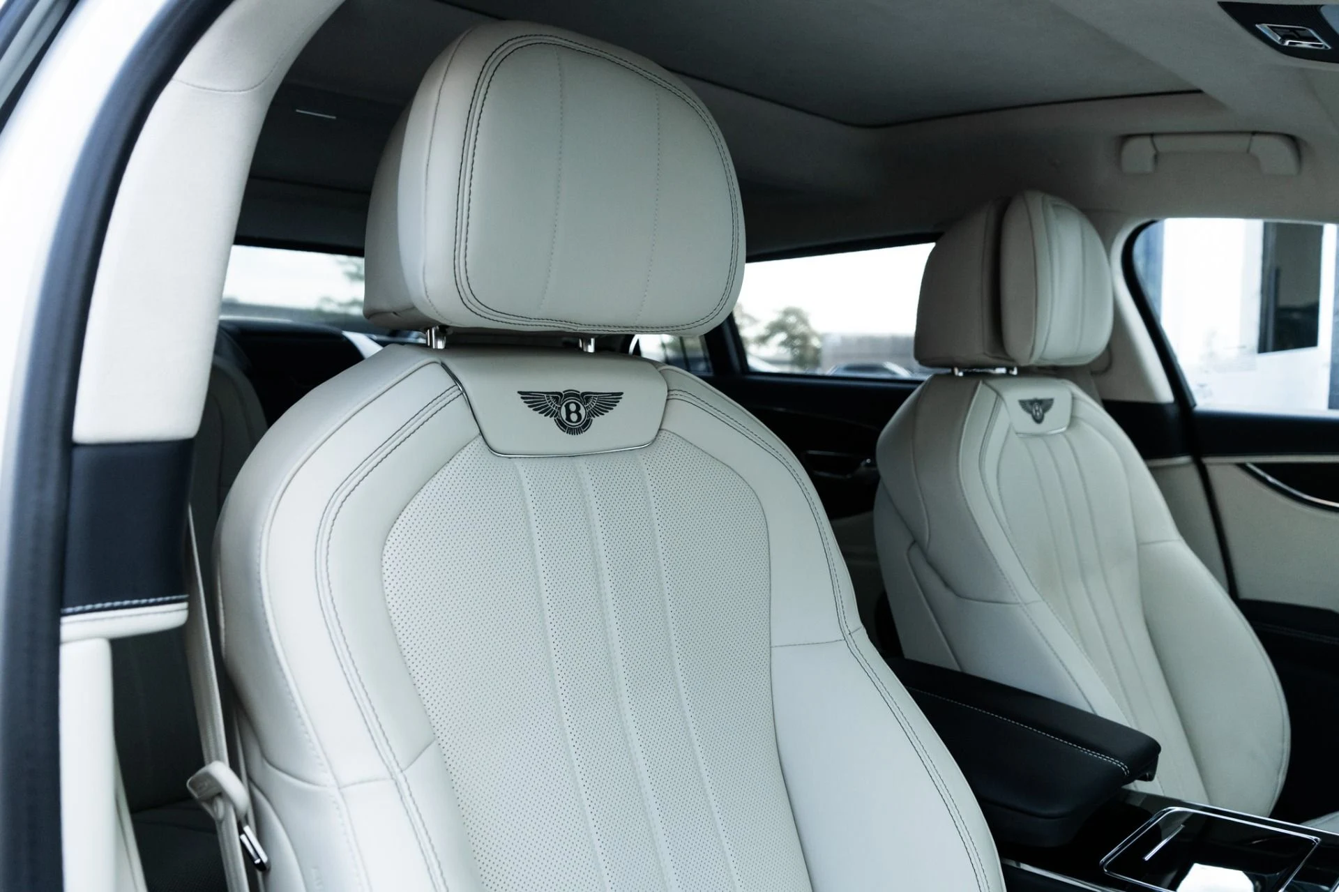 mph025_2450221225_Used_2026_Bentley_Flying_Spur_1792511723_25bee1f8f8