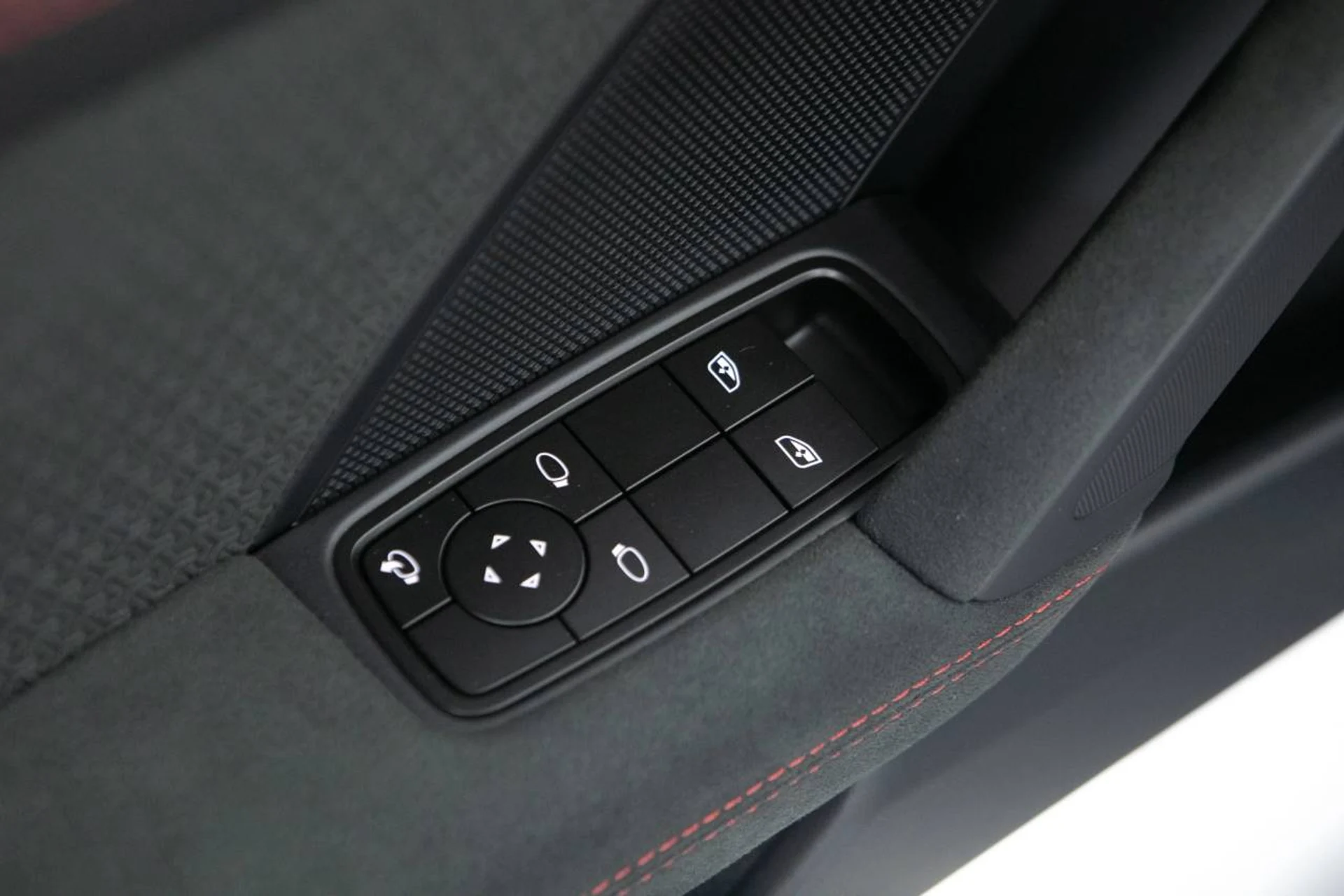 mph025_2453229875_3b1978bf7081167f8cbf0b5dba4718afx_09186dcc77