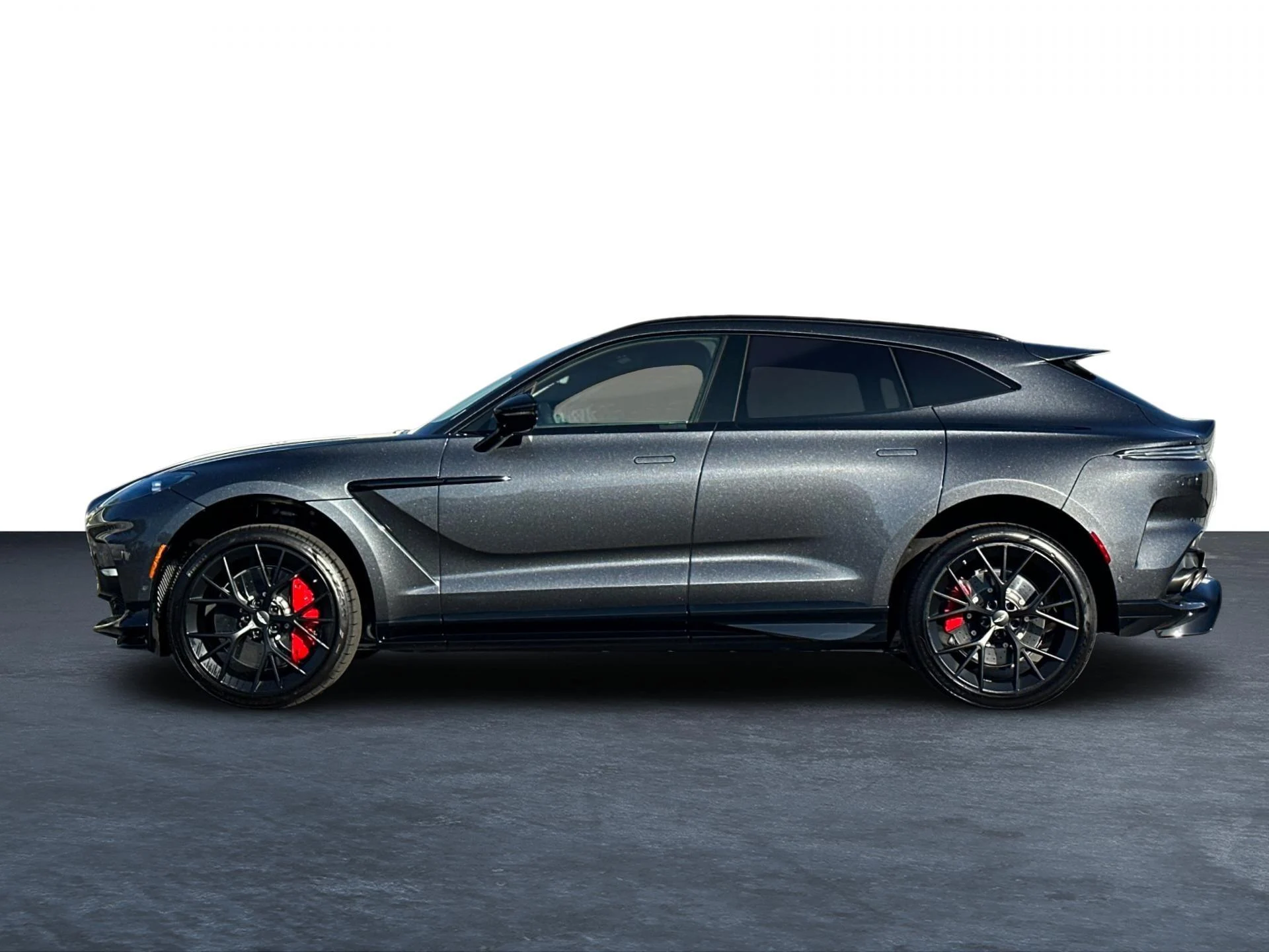 mph025_245330315_New_2026_Aston_Martin_DBX_1761314828_c4443591a7
