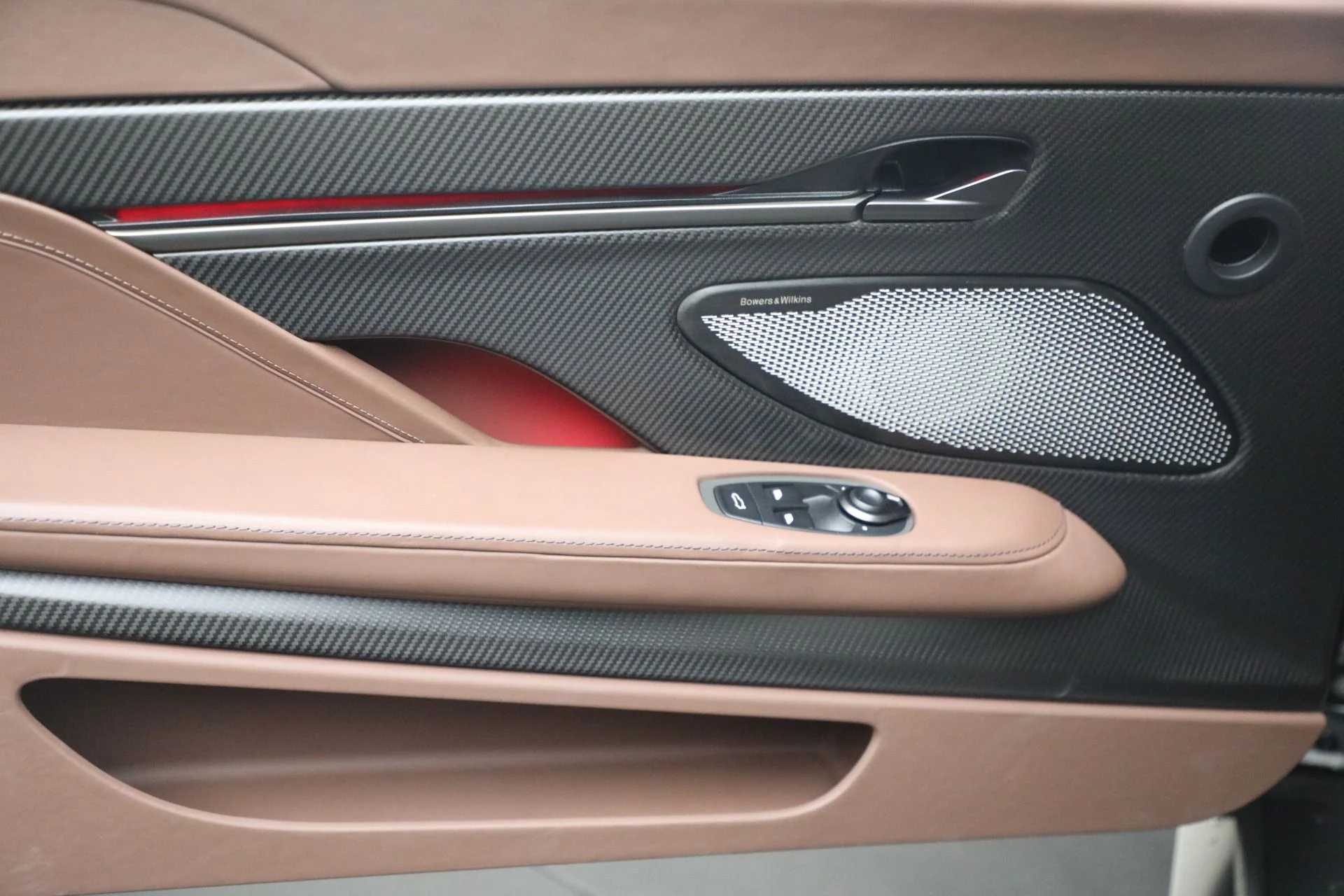 mph025_2454587553_Used_2025_Aston_Martin_Vanquish_1791232652_ba8555b2cf