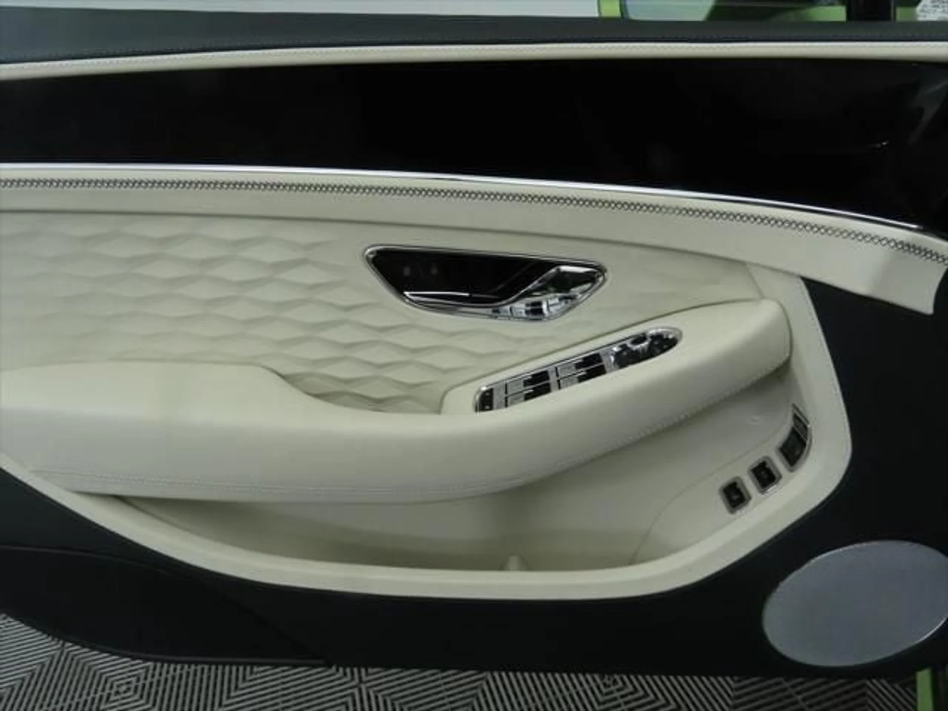 mph025_2454741648_used_2025_bentley_continental_gtspeedcoupe_8119_23003283_26_640_08108c40fc