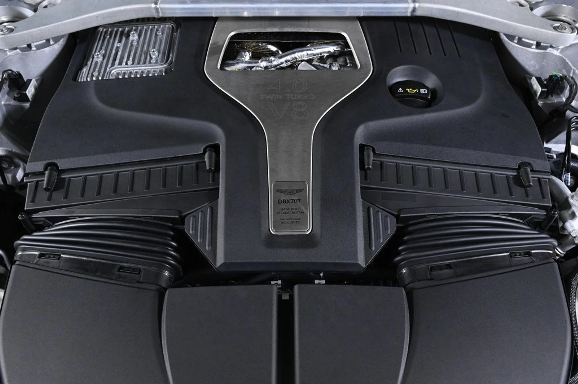 mph025_246254352_new_2026_aston_martin_dbx_707awd_11350_22968776_25_1024_99ce5c1dcd