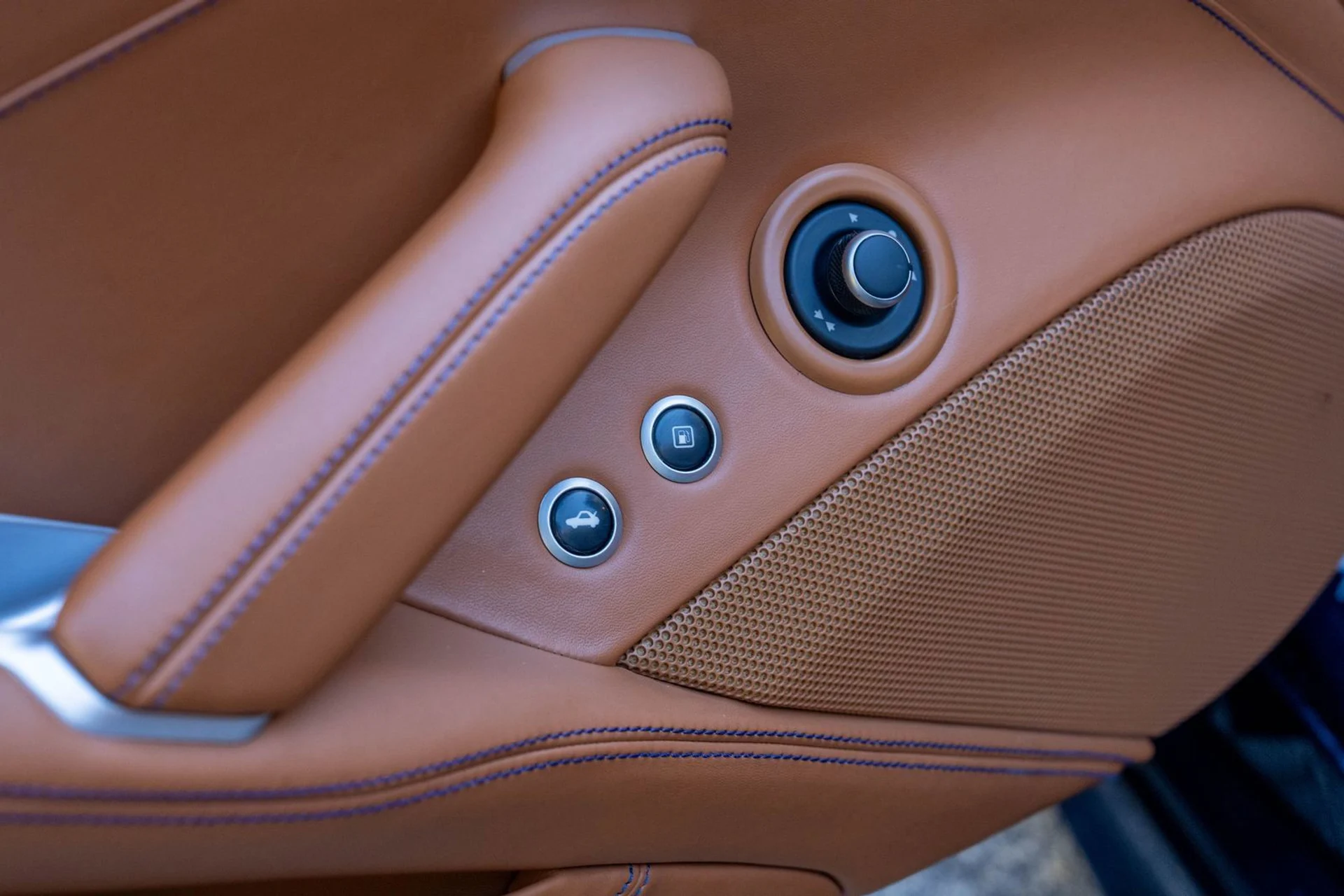 mph025_2462807485_37ed7415122689c7101bdfd5bc25f7b0_6c42d7fa2c