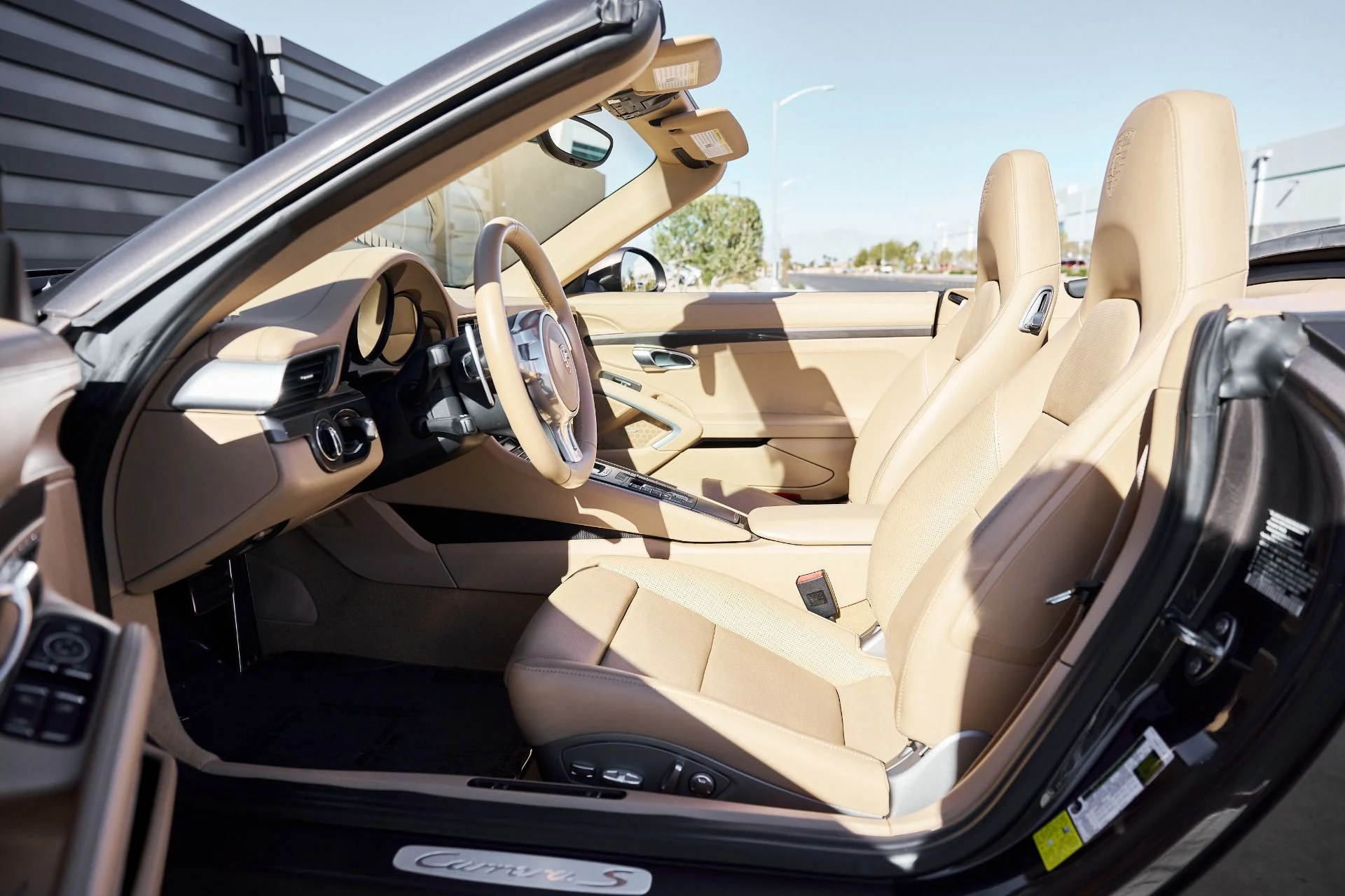 mph025_2464351299_Used_2015_Porsche_911_Carrera_S_1768869359_0db176e87f