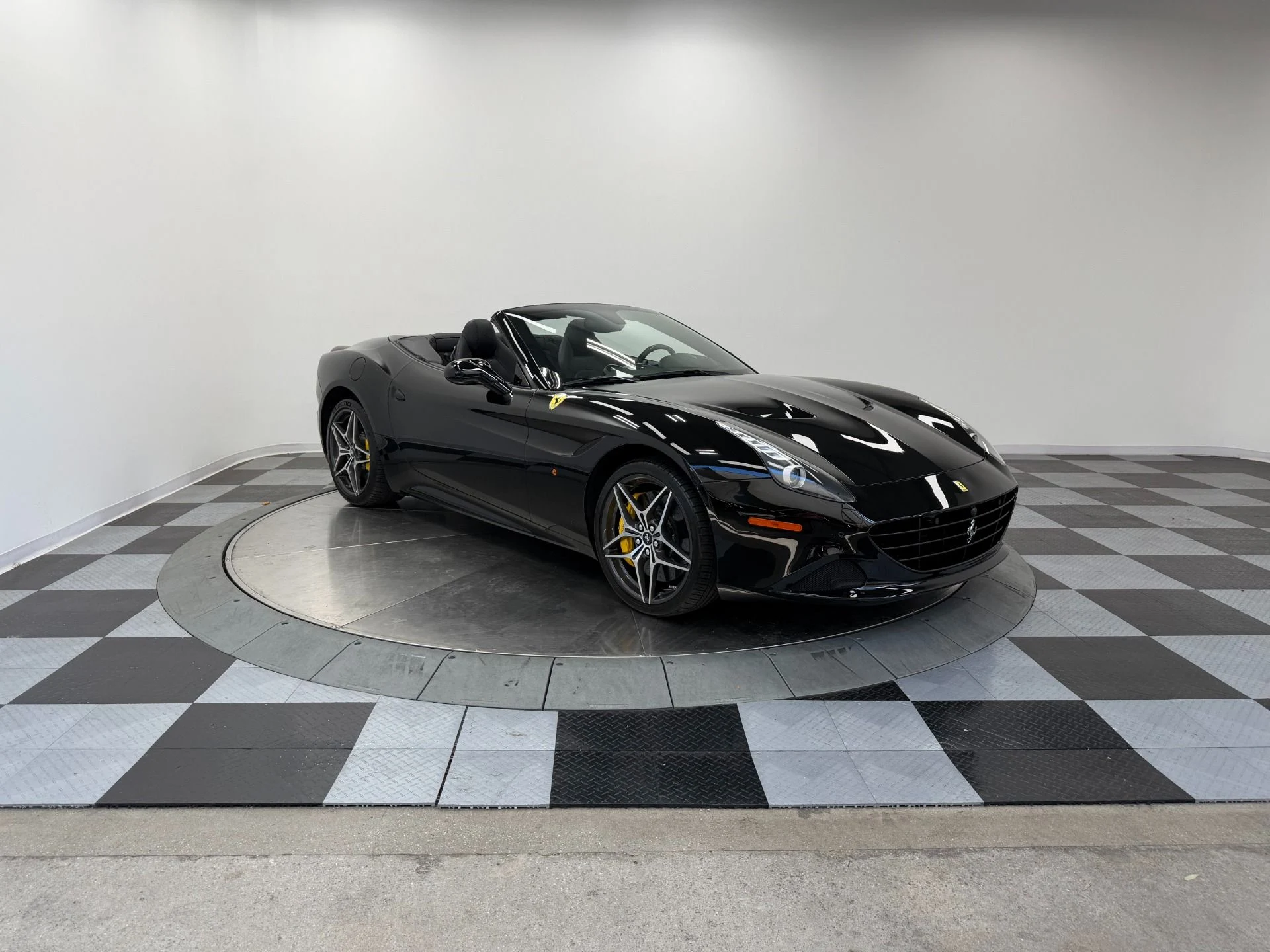 mph025_2467064482_Used_2016_Ferrari_California_T_Carbon_Fiber_Driving_Zone_Twin_Turbo_Power_1782147387_85c5bc9a57