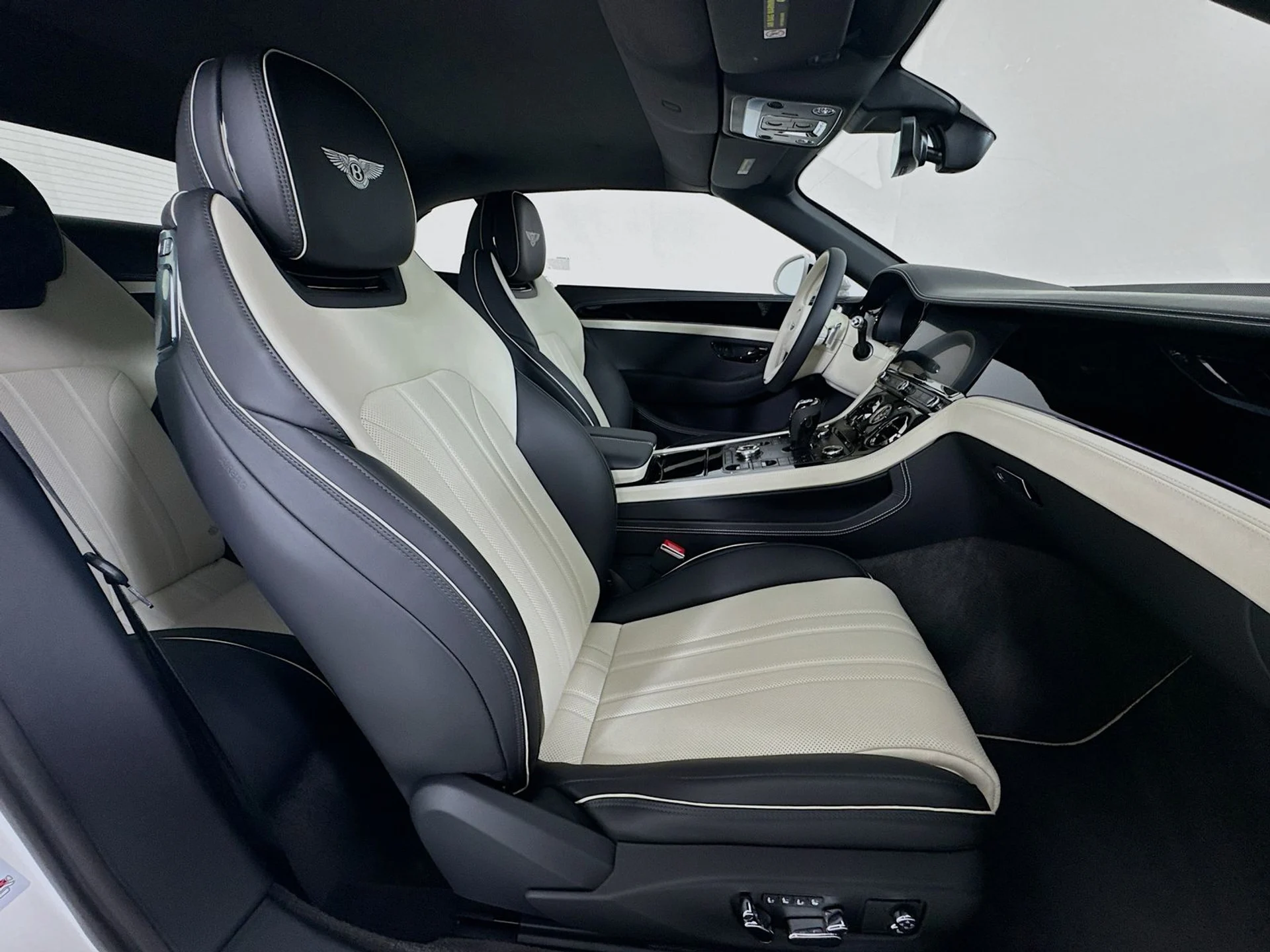 mph025_246909190_6b0cb6aa172c7e5101f26e49bd62e2d0x_7a563e51b0