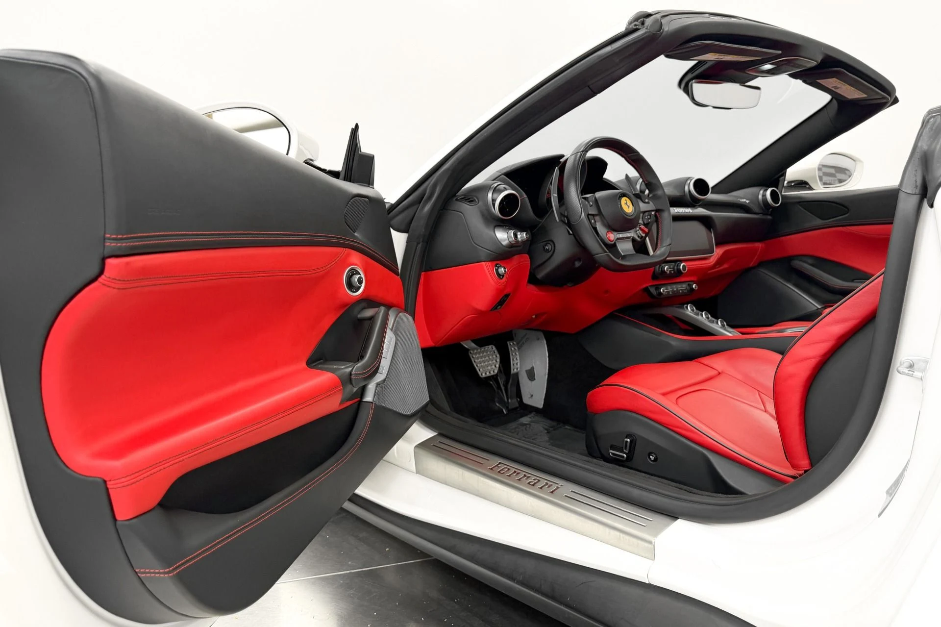 mph025_2476928001_Used_2020_Ferrari_Portofino_591_Horsepower_Two_Tone_Interior_1782839445_981f452ffc