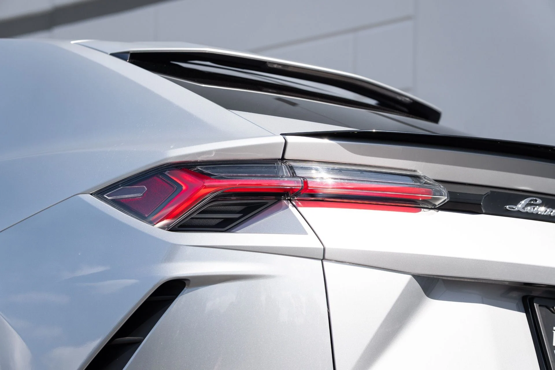 mph025_248000332_Used_2022_Lamborghini_Urus_1770690392_6dda6f1bd4